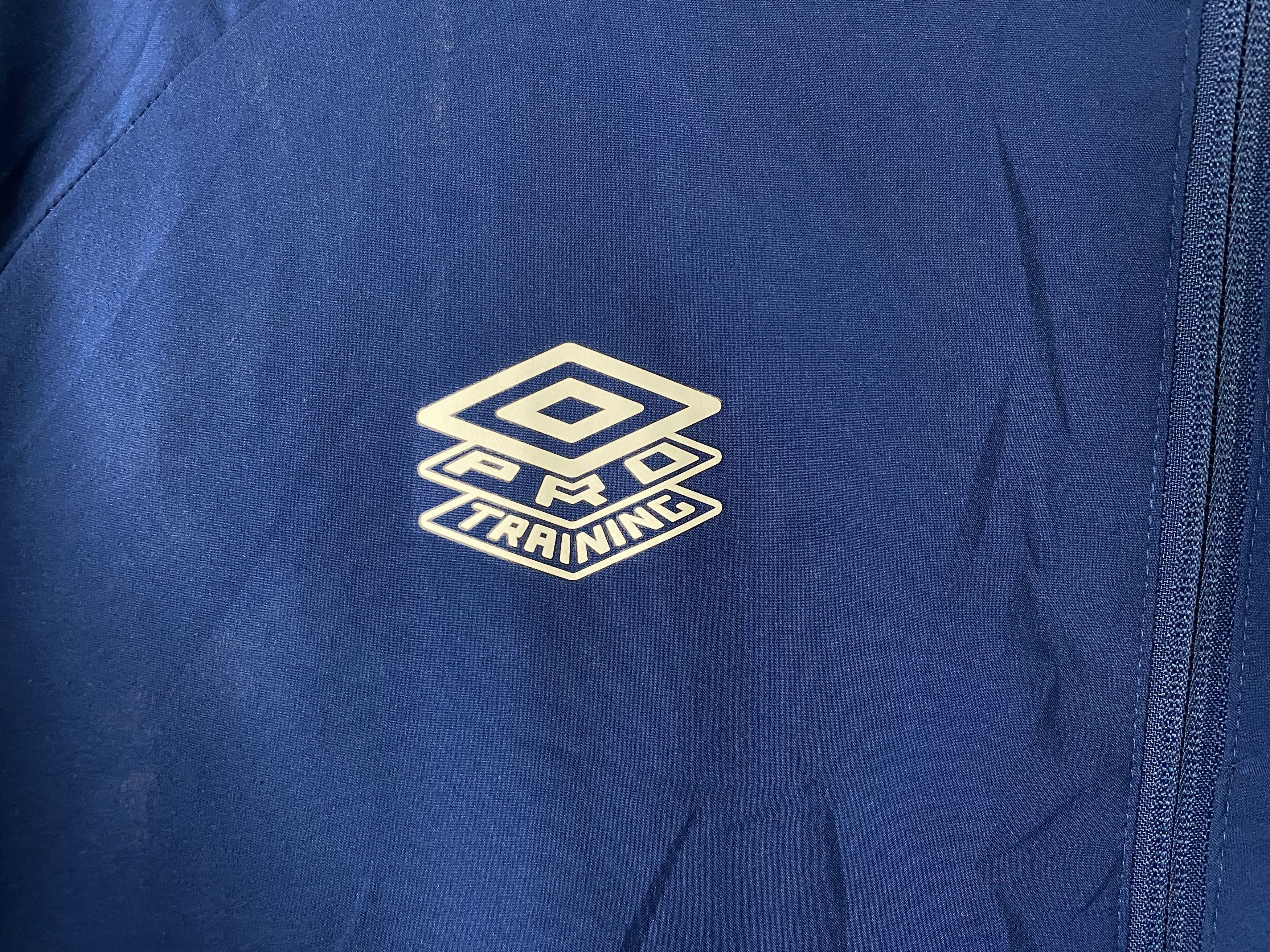 Umbro BURNLEY FC 2021 2022 TRAINING TOP JACKET FOOTBALL SOCCER Size US M / EU 48-50 / 2 - 4 Thumbnail