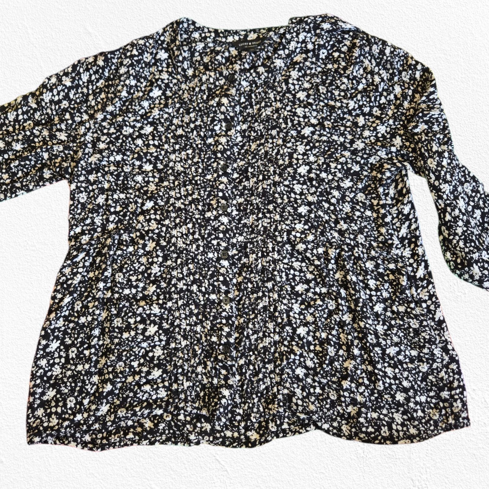 Lucky Brand Lucky Brand Black Floral Smocked Blouse Size Small Size S / US 4 / IT 40 - 2 Thumbnail
