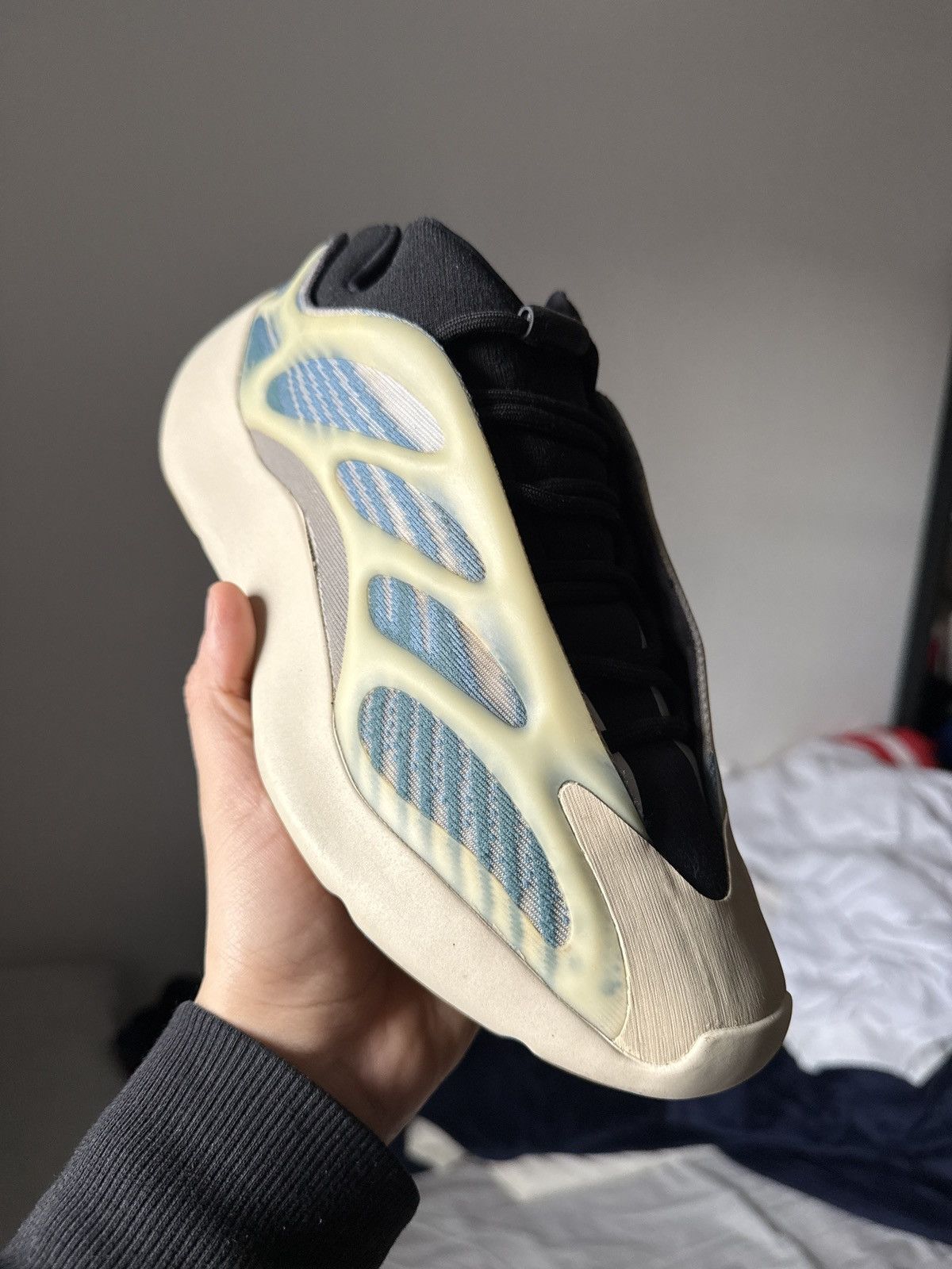 Adidas Adidas Yeezy 700 V3 Size US 10 / EU 43 - 2 Thumbnail