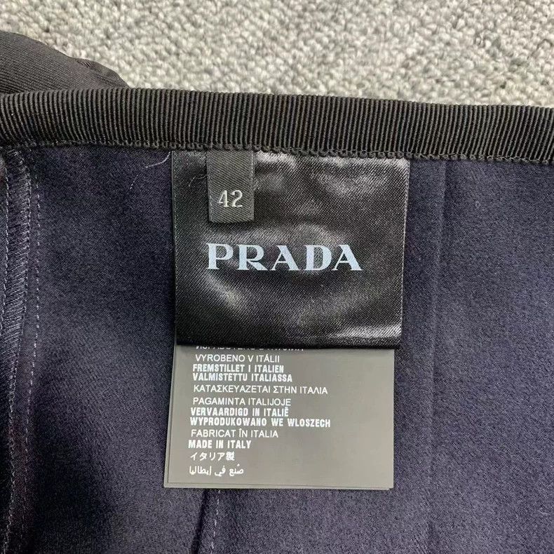Prada Prada High-waisted wrinkled skirt 2503-Nextarrow Size 27" / US 4 / IT 40 - 5 Thumbnail