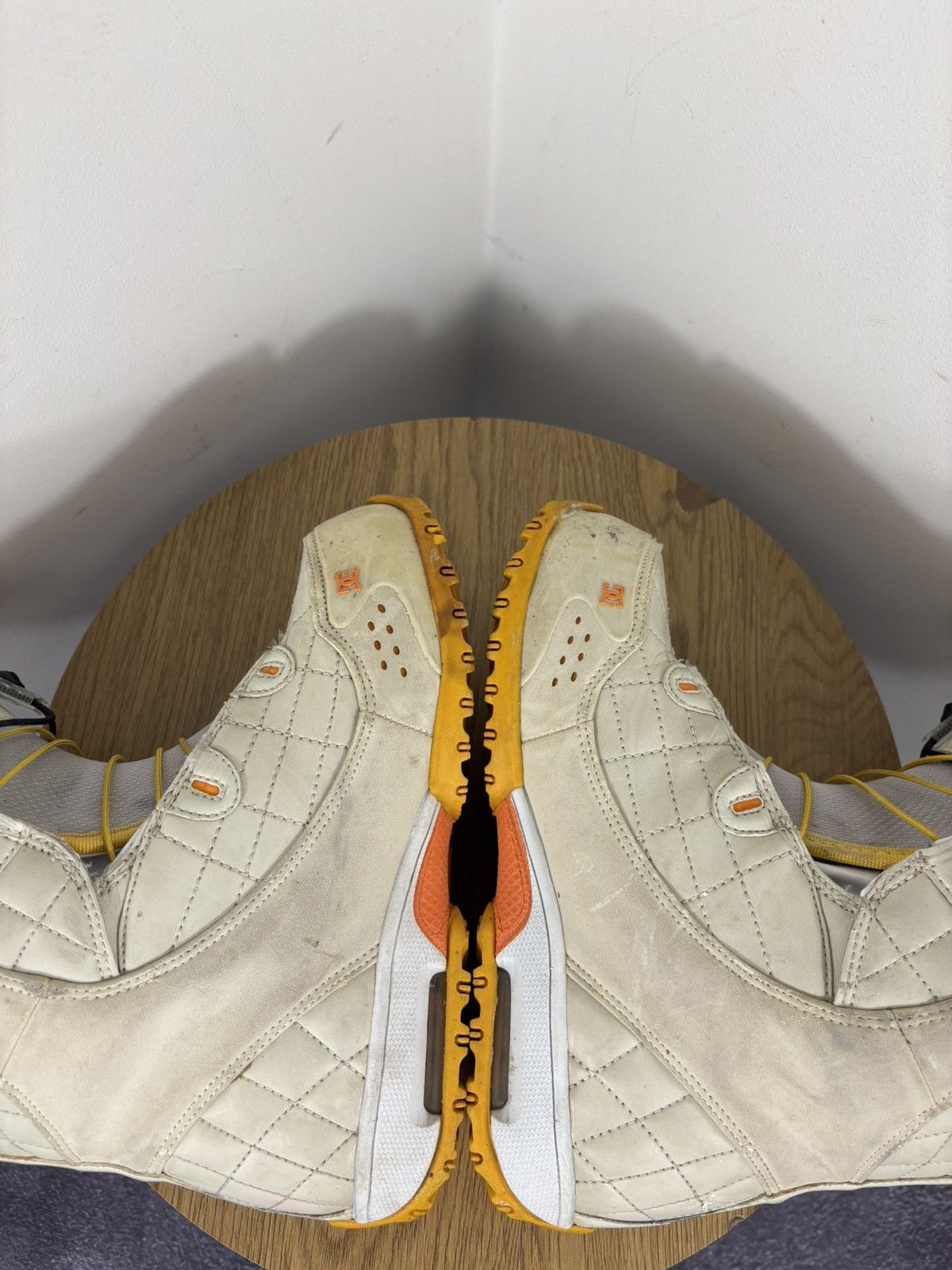DC DC Nib Graphix Turtle Dove Women’s Snowboard Boots Size US 7 / IT 37 - 14 Thumbnail
