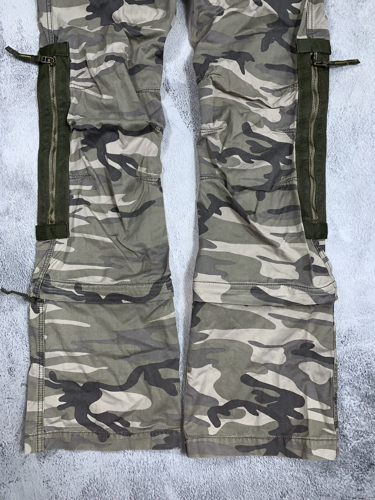 Japanese Brand × Vintage Vintage Y2K Low Rise camo flared zip pants AvantGarde japan Size 28" / US 6 / IT 42 - 3 Thumbnail