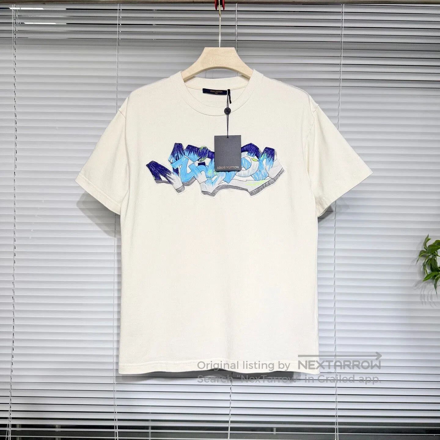 Louis Vuitton LV 2023 SS Short Sleeve Embroidered Logo T-shirt. Size US S / EU 44-46 / 1 - 1 Thumbnail