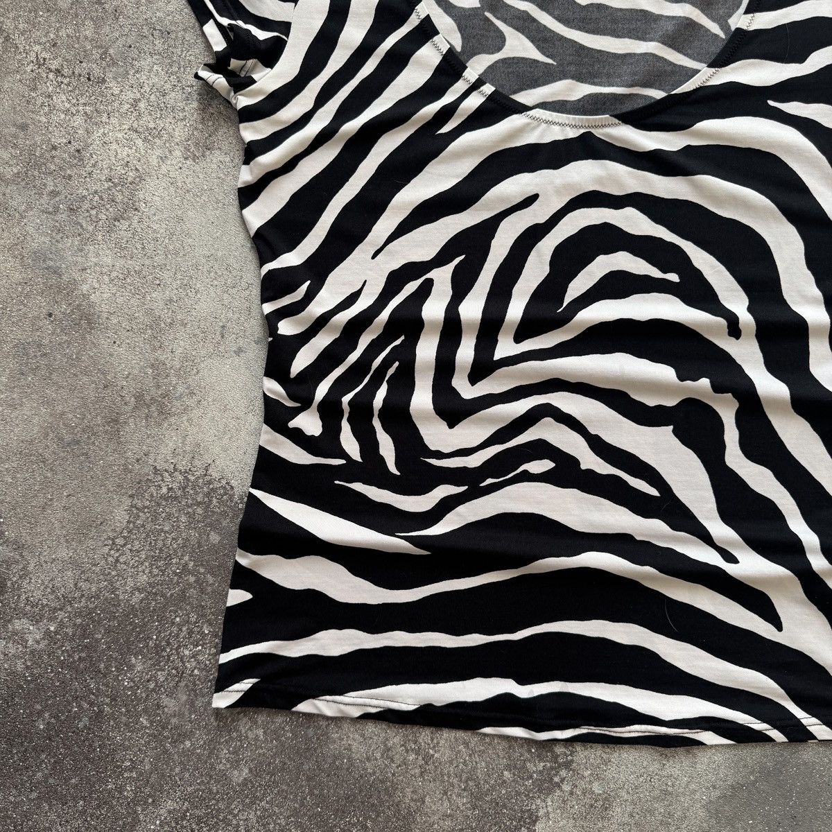 Dolce & Gabbana D&G Dolce & Gabbana Vintage Zebra Print Y2K T-Shirt Size M / US 6-8 / IT 42-44 - 6 Thumbnail