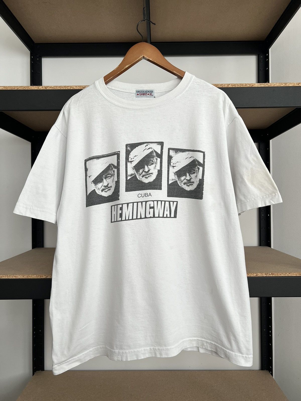 Vintage Vintage Ernest Hemingway Cuba White T-shirt Size US XL / EU 56 / 4 - 1 Thumbnail
