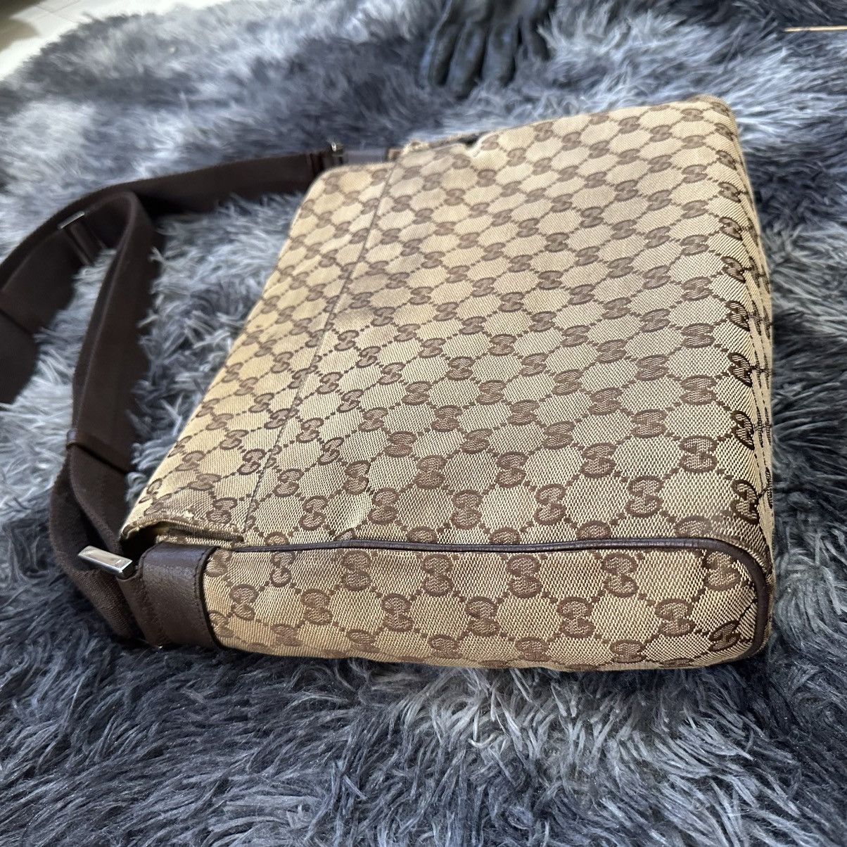Gucci Gucci Canvas GG Messenger Bag Size 32 - 22 Thumbnail
