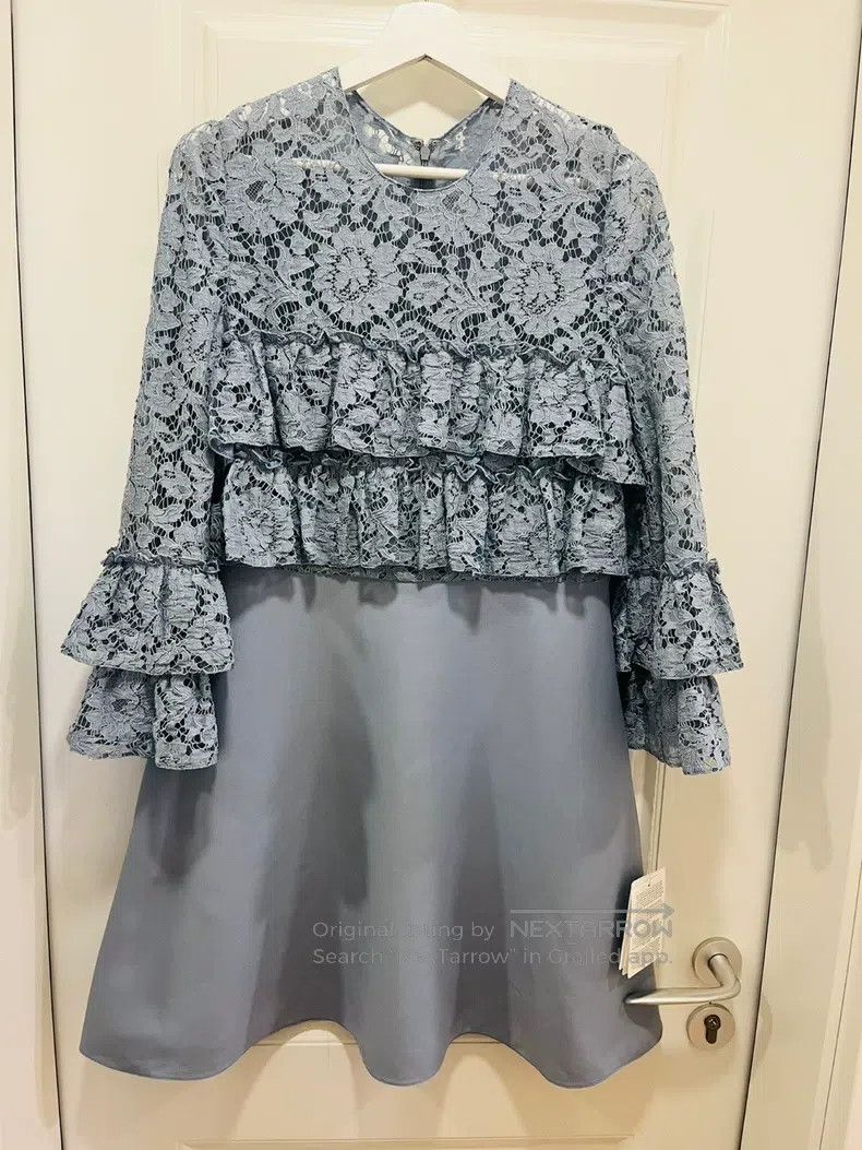 Valentino Valentino Lace dress Size L / US 10 / IT 46 - 2 Thumbnail