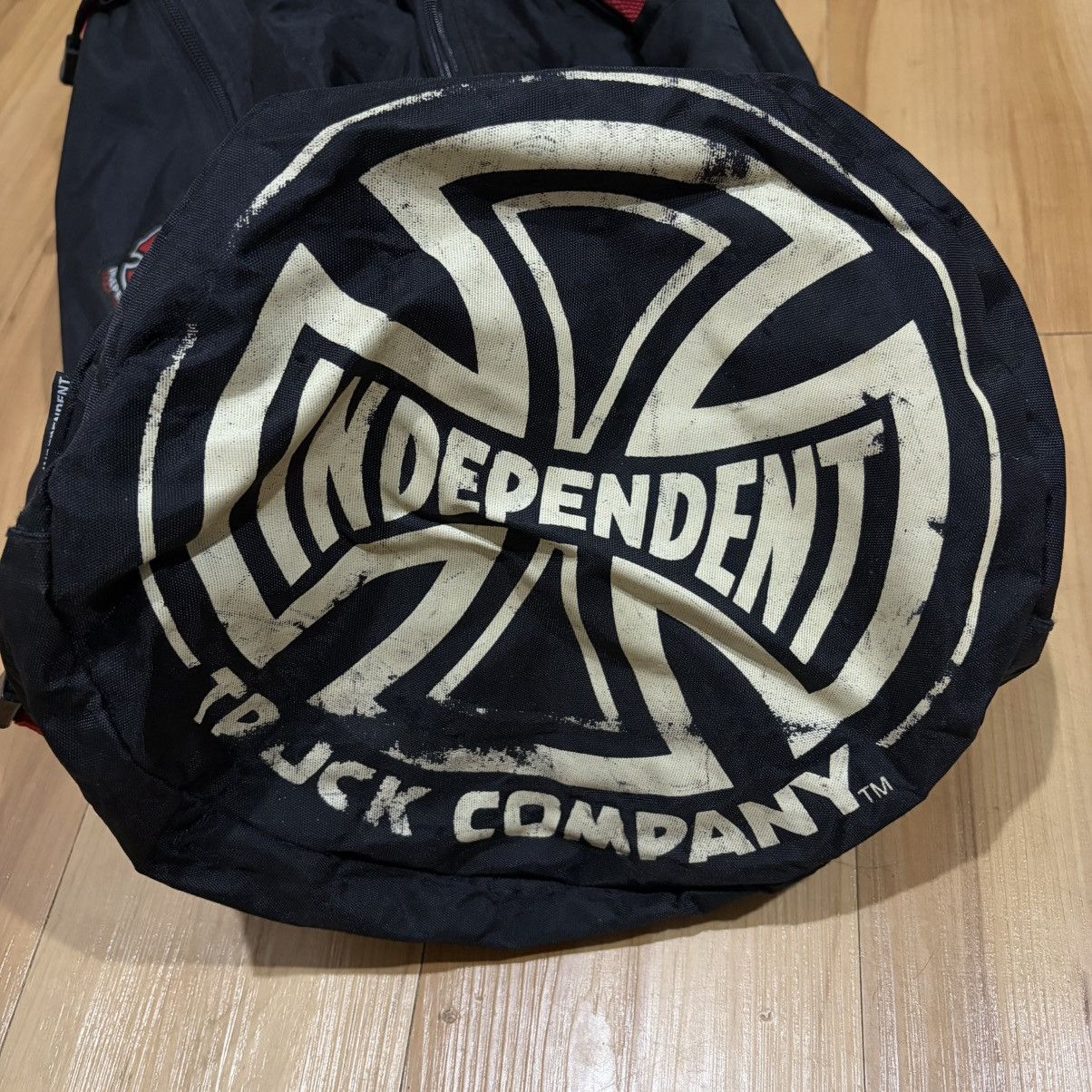 Independent Truck Co. Vintage independent trucks seek duffle bag Size ONE SIZE - 3 Thumbnail