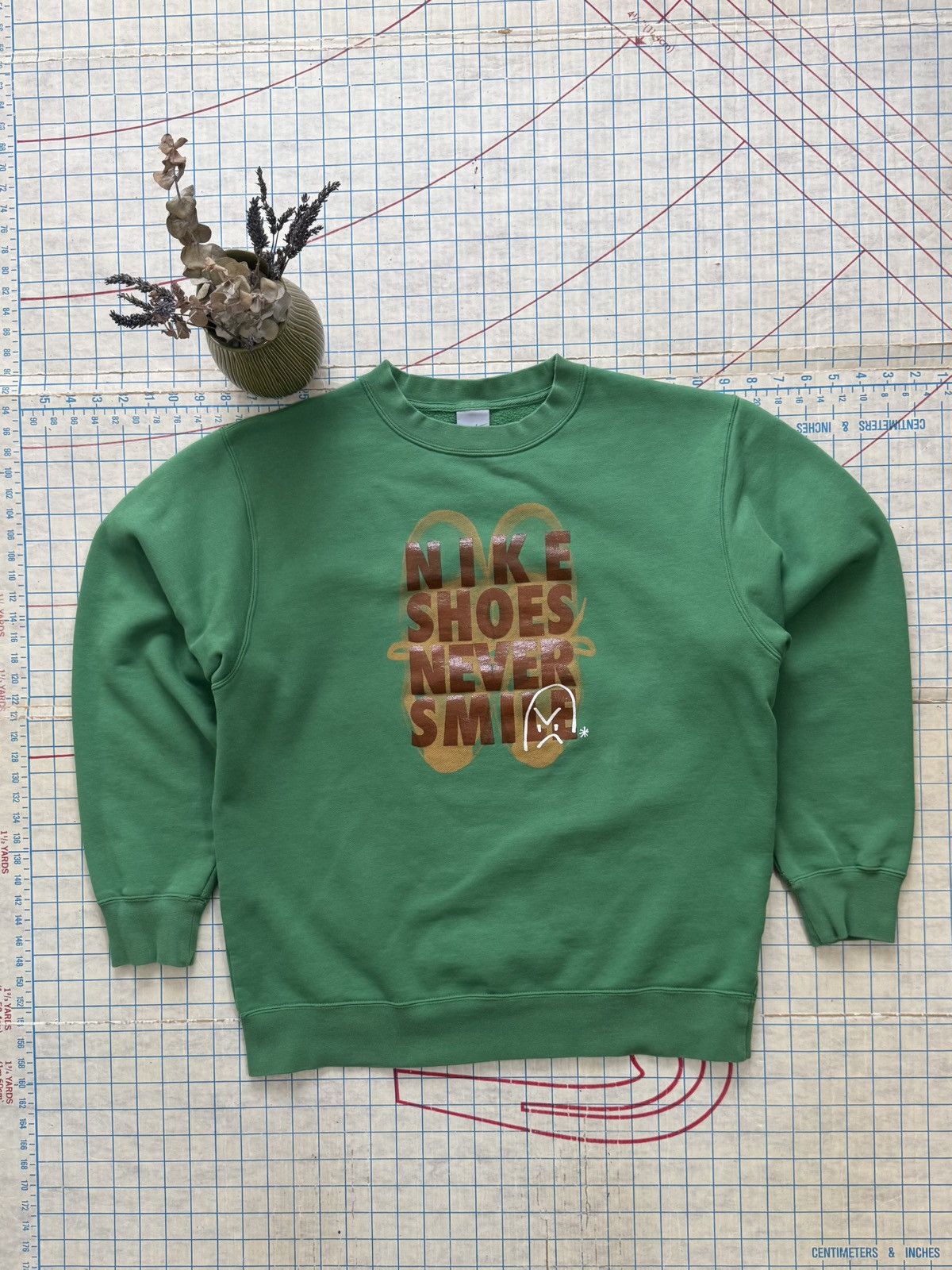 Nike × Vintage Vintage Y2K Nike Shoes Never Smile Crewneck Sweater Green Size US L / EU 52-54 / 3 - 1 Thumbnail