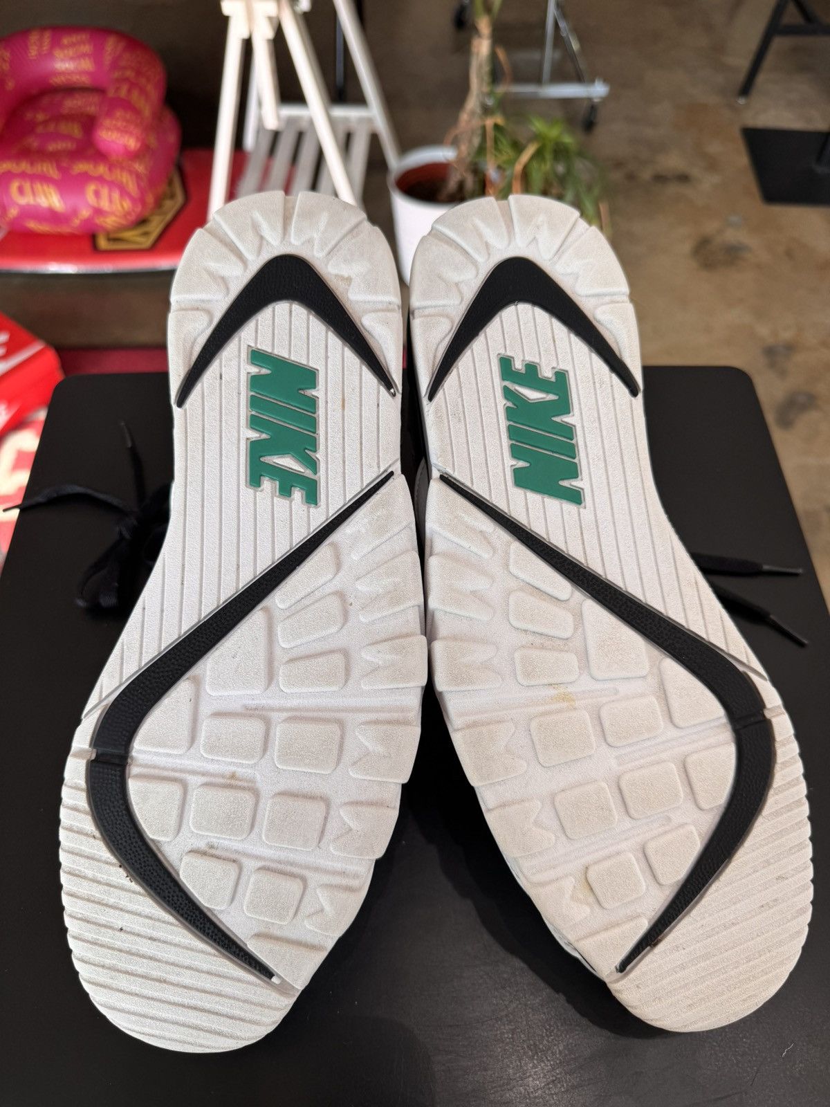 Nike Nike Air Cross Trainer 3 White Green Black Size 12 (2020) Size US 12 / EU 45 - 8 Thumbnail