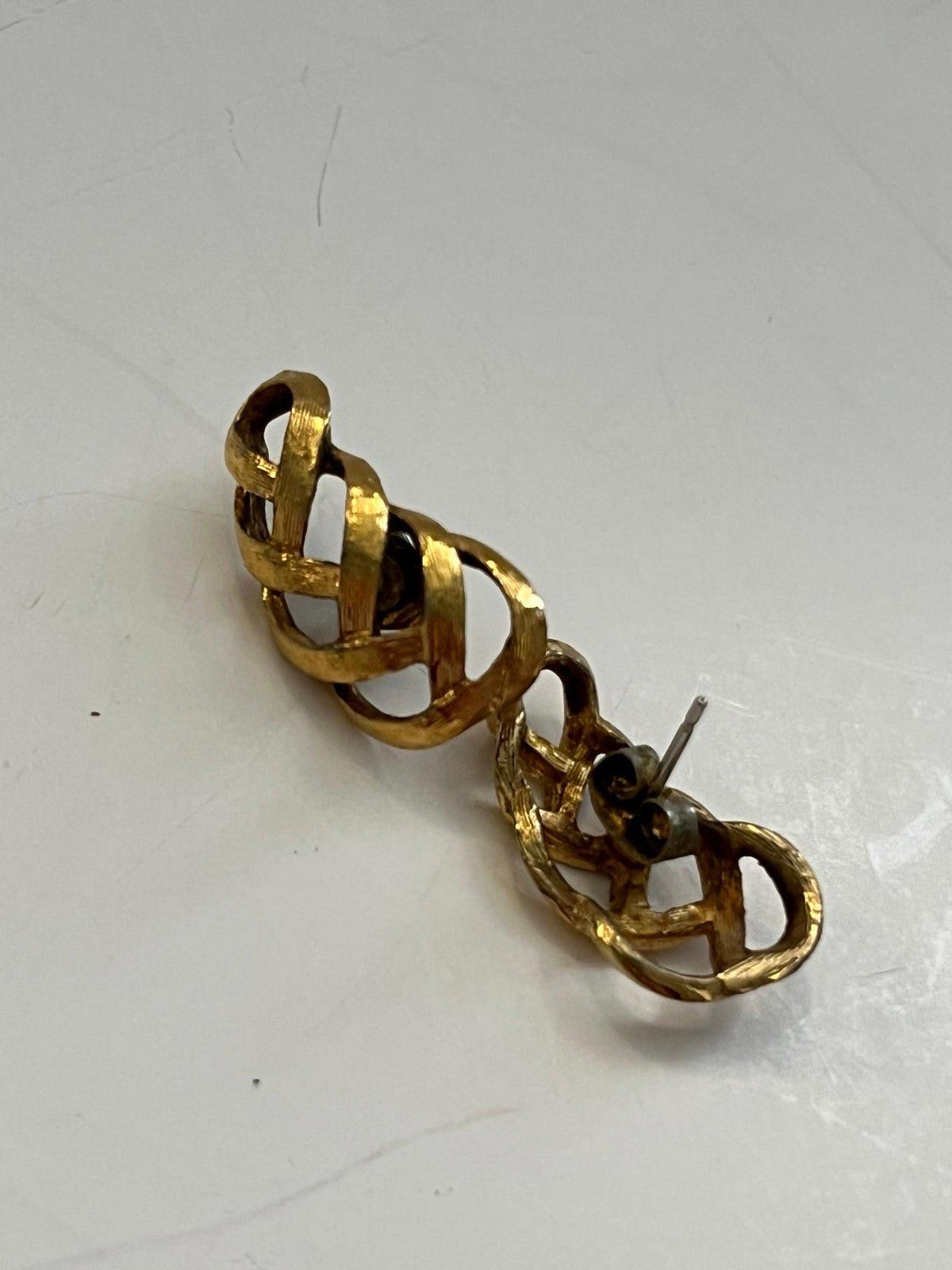 Other Vtg Avon gold-tone scroll woven interlocking earrings Size ONE SIZE - 2 Thumbnail