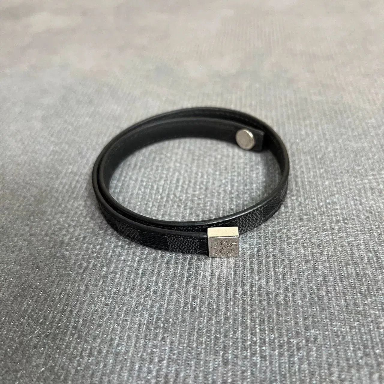 Louis Vuitton Louis Vuitton Black Checkerboard Bracelet. Size ONE SIZE - 1 Thumbnail
