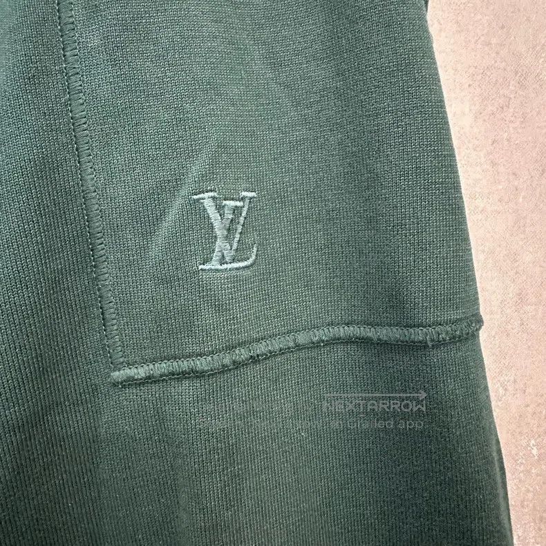 Louis Vuitton Louis Vuitton size xl Drawstring cuffs full logo dark grain Size US 28 / EU 44 - 3 Thumbnail