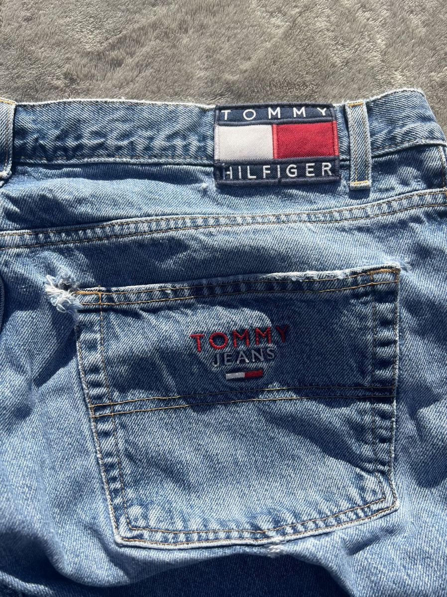 Tommy Hilfiger Vintage 90’s Baggy Tommy Hilfiger Jeans Big Logo Size US 36 / EU 52 - 2 Thumbnail