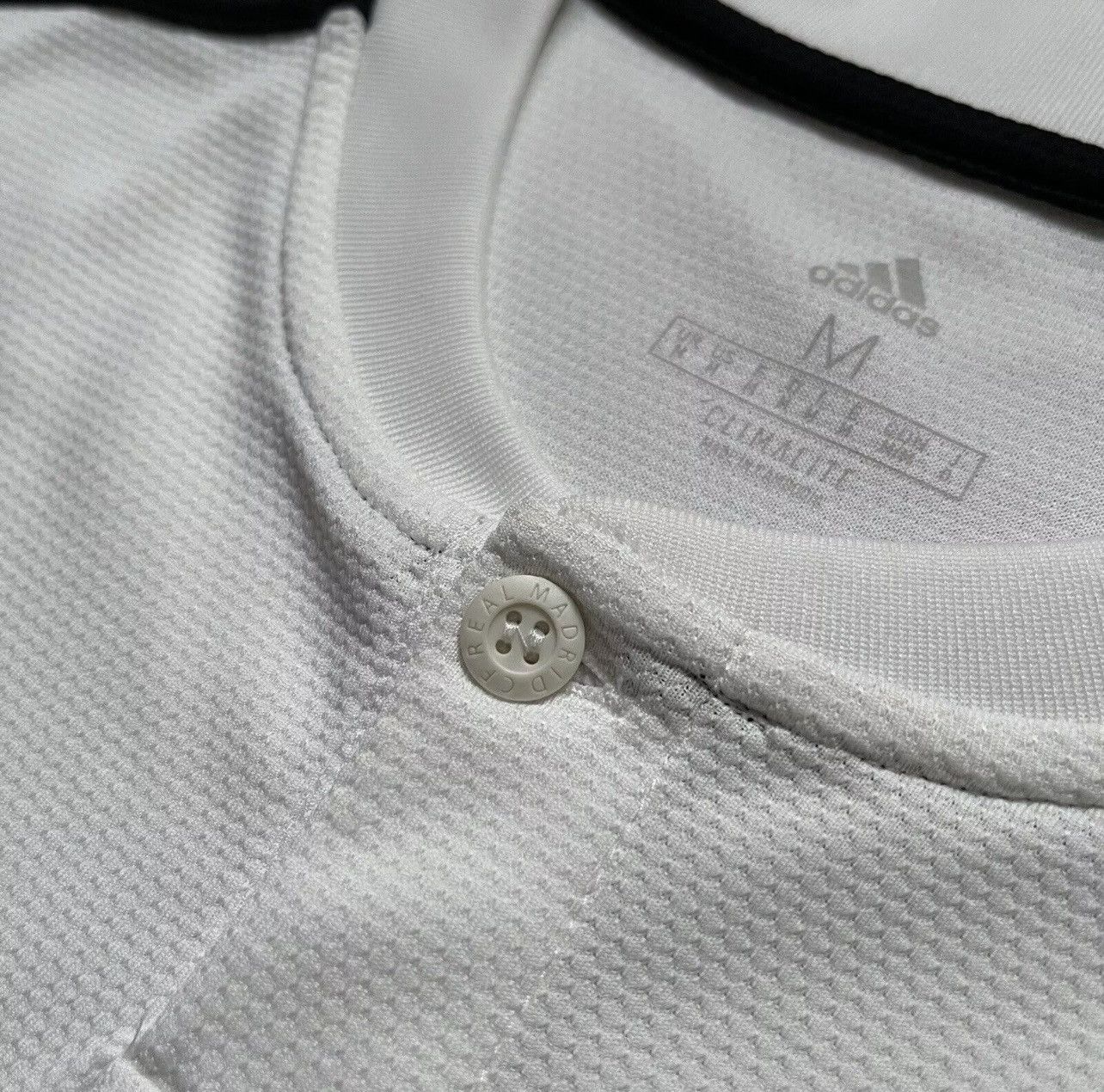 Adidas REAL MADRID ADIDAS 2018/2019 FOOTBALL HOME JERSEY #10 MODRIC Size US M / EU 48-50 / 2 - 6 Thumbnail