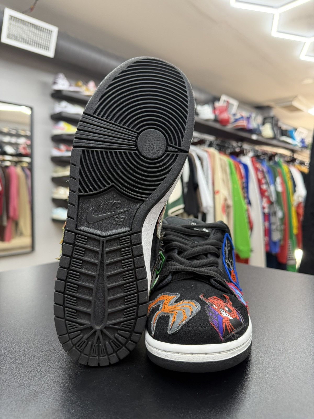 Nike Size 9 - Nike SB Dunk Low Neckface Size US 9 / EU 42 - 8 Thumbnail