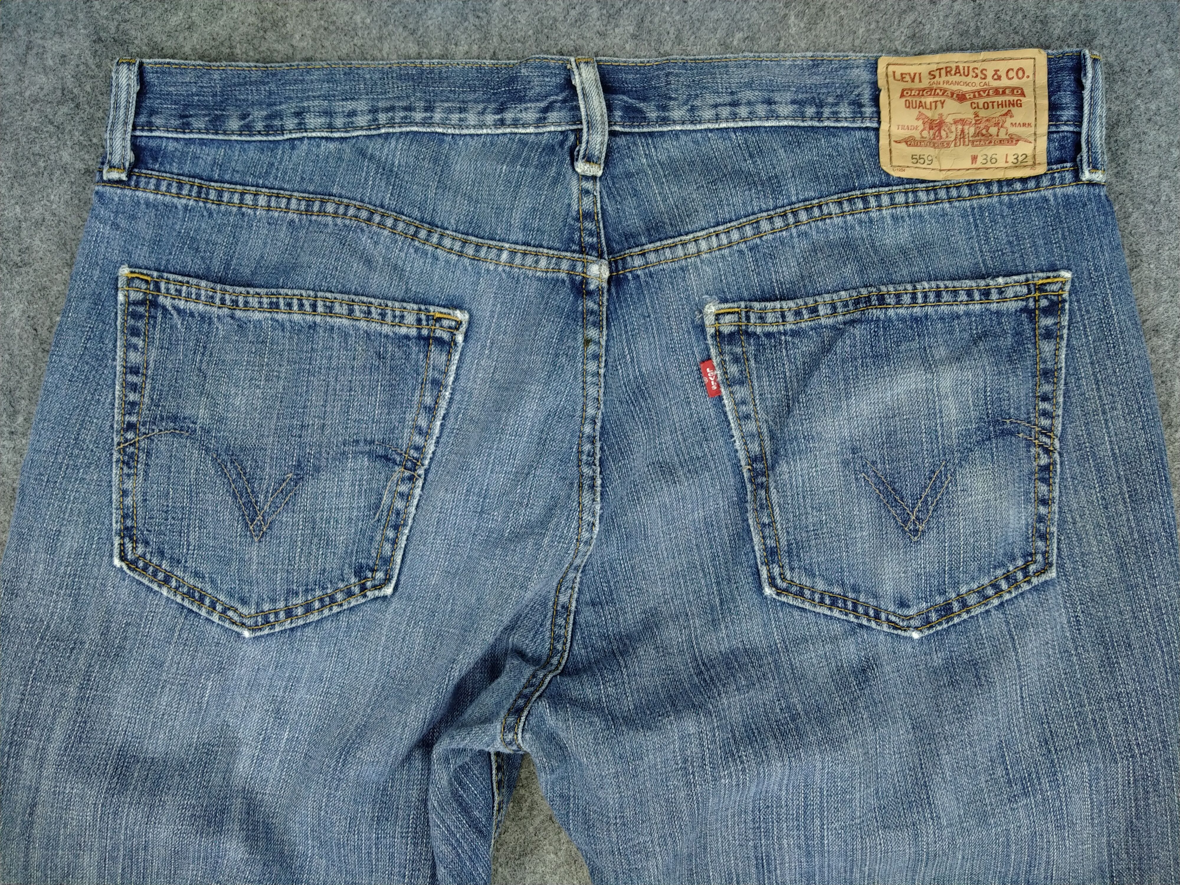 Levi's Distressed Vintage Levi's 559 Relaxed 39x32 Denim -JN327 Size US 39 - 4 Thumbnail
