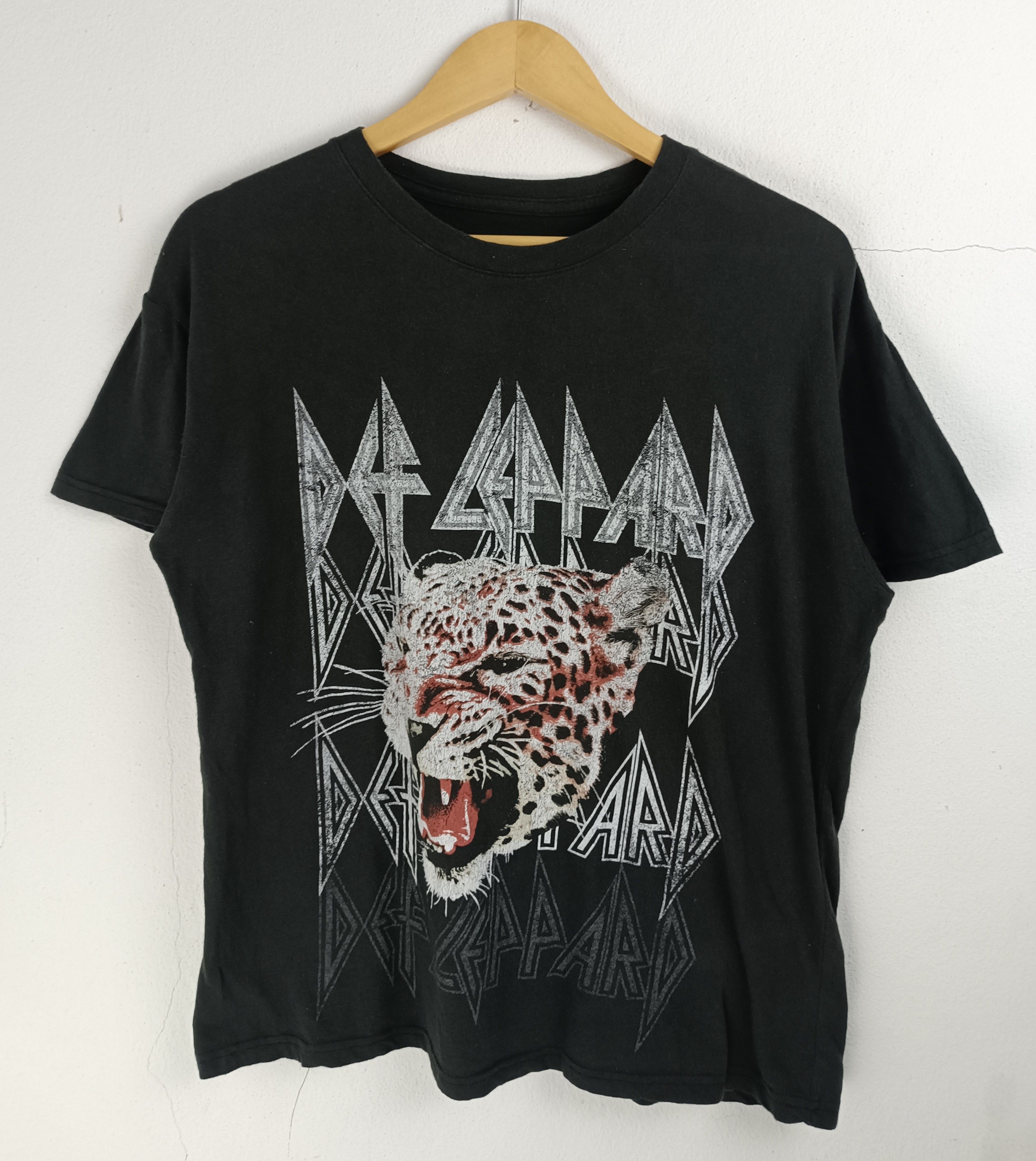 Band Tees VINTAGE FADED DEF LEPPARD TEE JOURNEY MOTLEY POISON Size US M / EU 48-50 / 2 - 3 Thumbnail