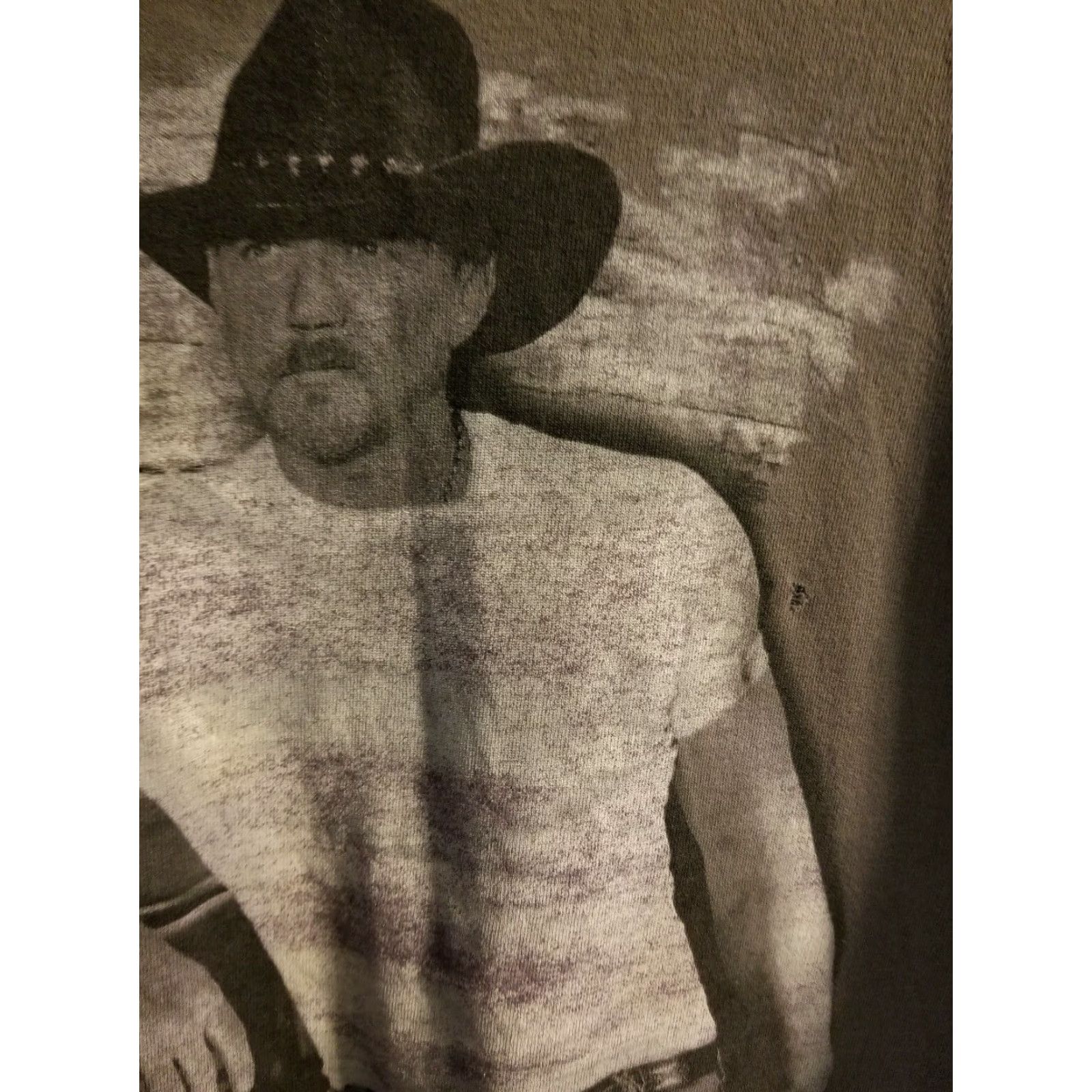 Gildan VINTAGE Mens L Trace Adkins 2006 Dangerous Man Concert Tour Gray T-Shirt Country Music Size US L / EU 52-54 / 3 - 2 Thumbnail