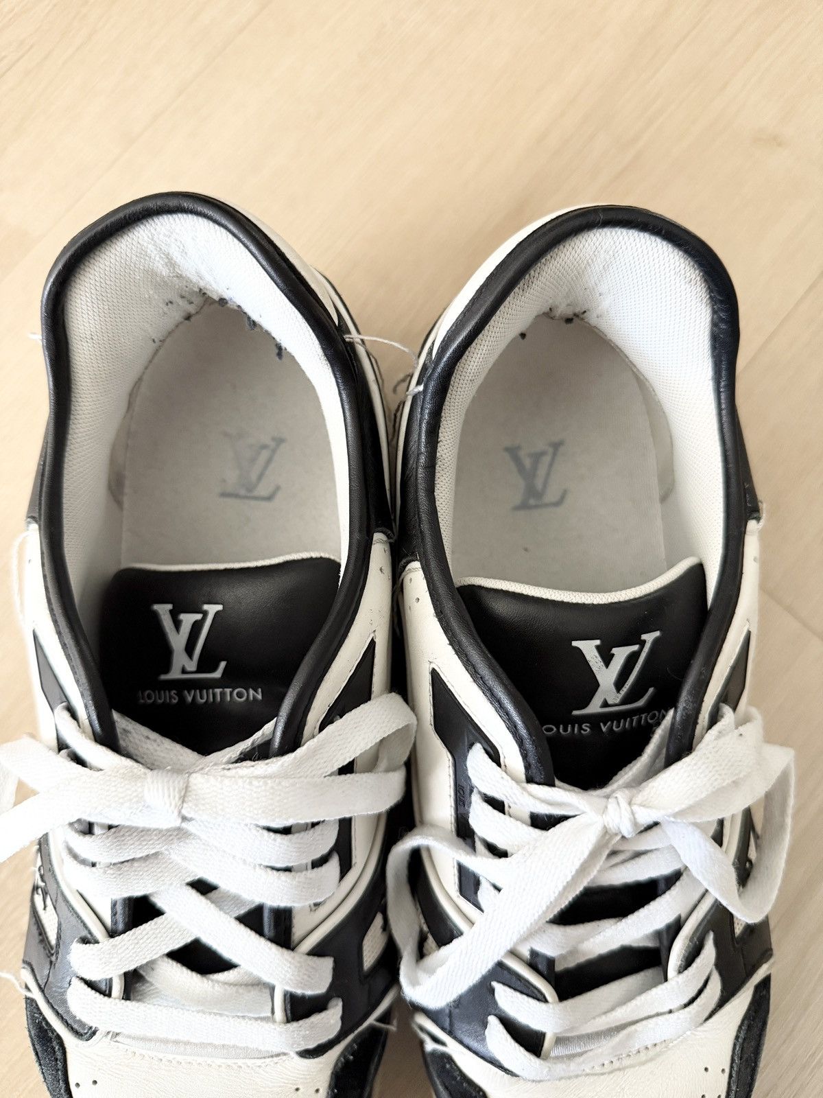 Louis Vuitton STEAL! Louis Vuitton Trainer Virgil Abloh White Black Blue Size US 8.5 / EU 41-42 - 11 Thumbnail
