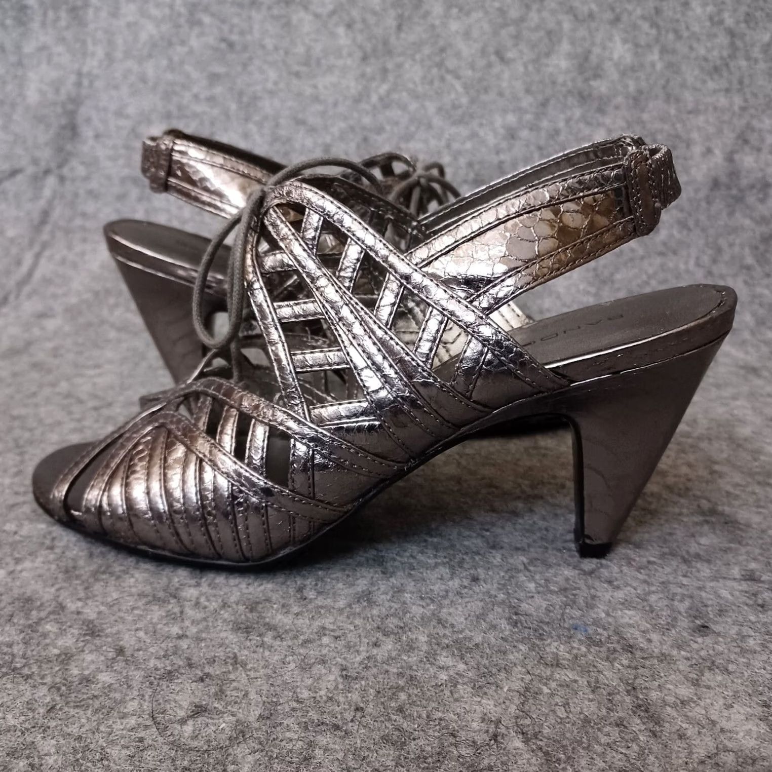 Vintage Bandolino Womens Sandal 6M Silver Metallic Delmari Strappy Sling Back Pump Size US 6 / IT 36 - 3 Thumbnail