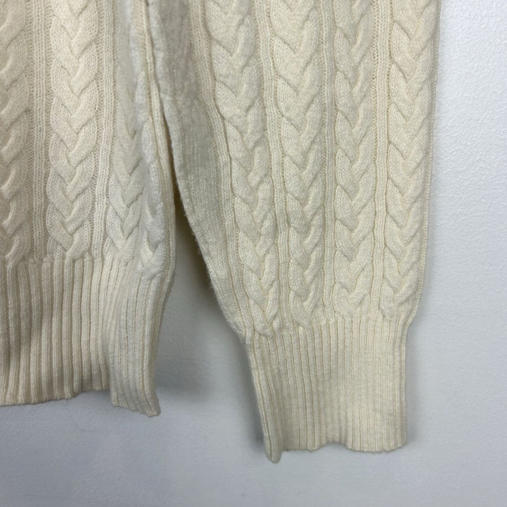 Eddie Bauer Eddie Bauer Sweater Womens M Ivory Cable Knit Ruffle Neckline V-Neck Long Sleeve Pullover Casual Knit Classic Fit Size M / US 6-8 / IT 42-44 - 4 Thumbnail