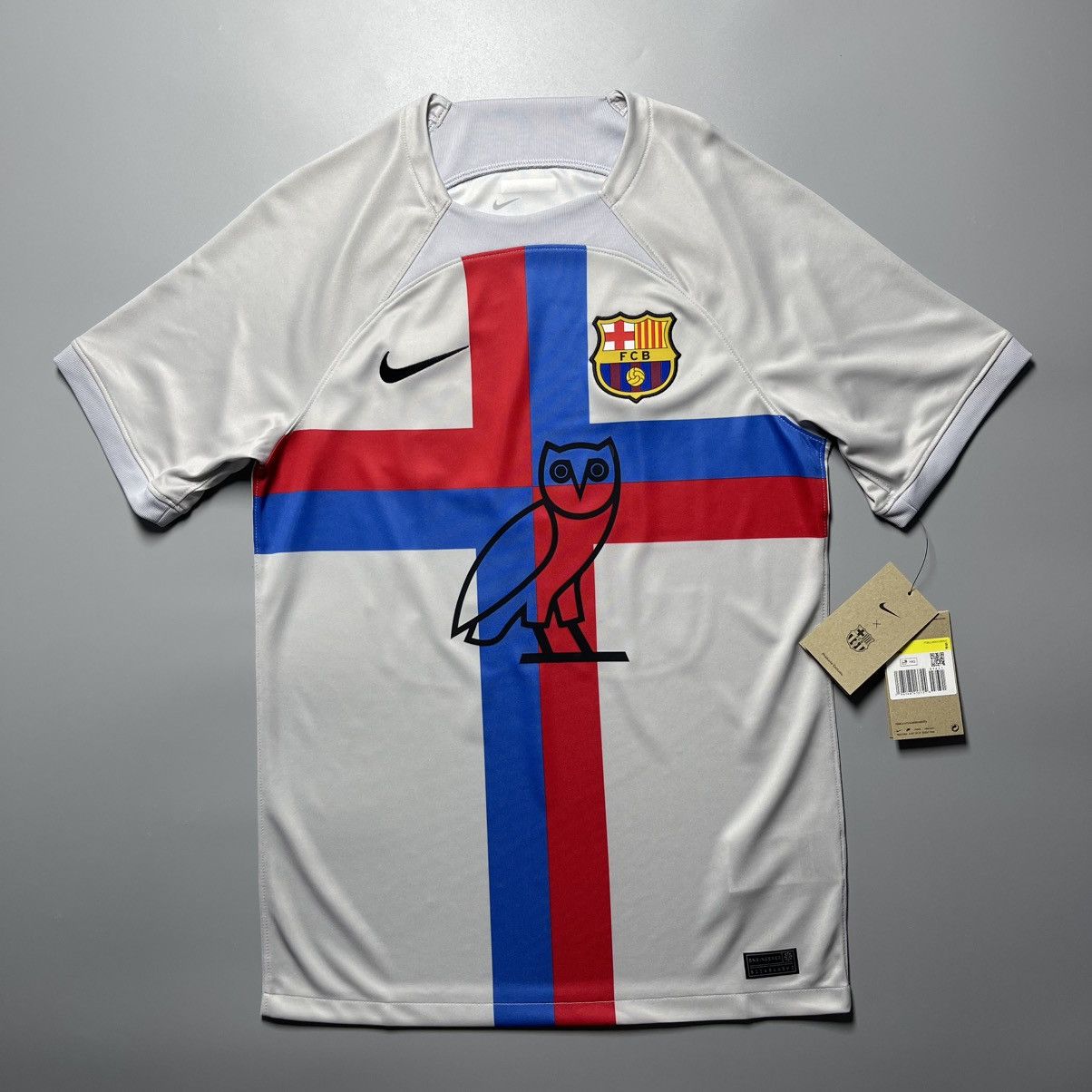 Vintage BARCELONA NIKE 2022/2023 FOOTBALL THIRD JERSEY OVO #50 DRAKE Size US S / EU 44-46 / 1 - 2 Thumbnail