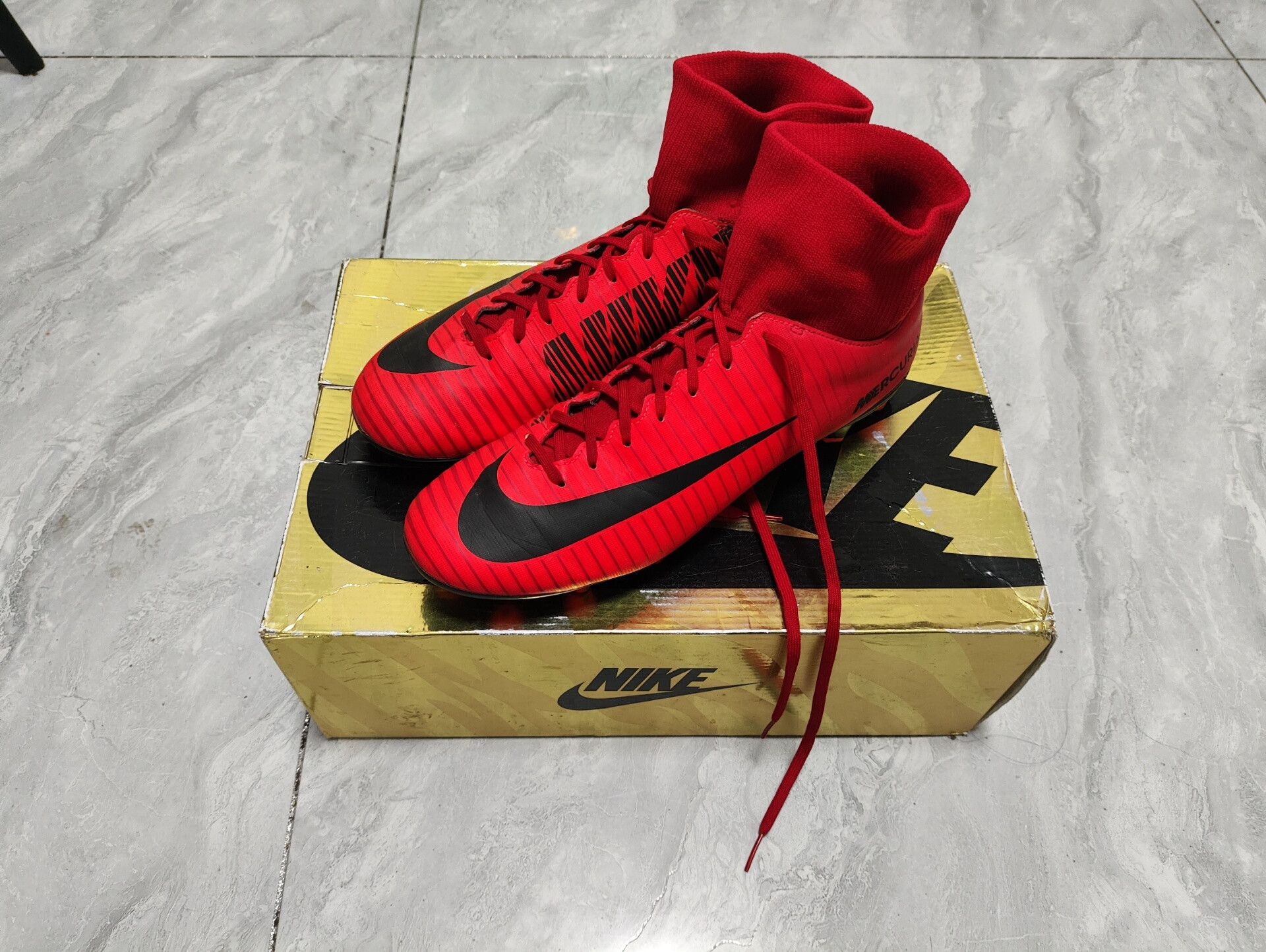 Nike Nike Premium Rare Yellow Lowtop Sneakers 9.5 Men Size US 9.5 / EU 42-43 - 1 Thumbnail