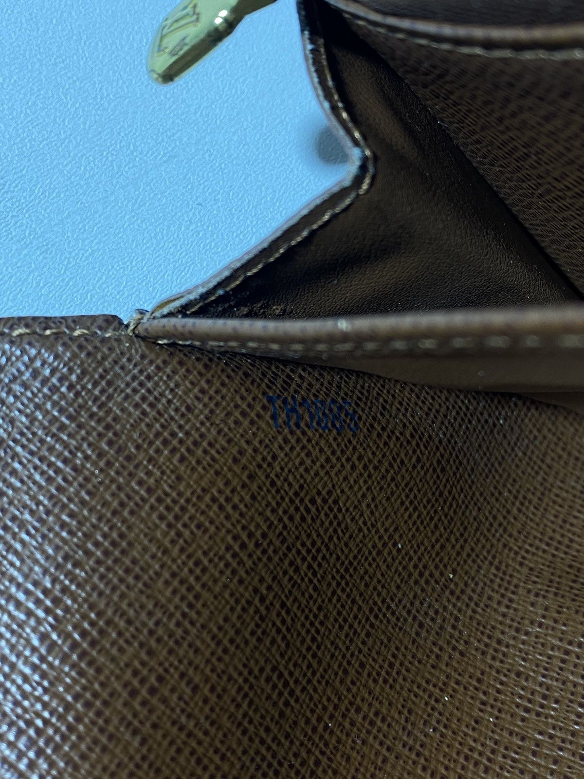 Louis Vuitton Authentic Vintage Louis Vuitton Monogram Wallet Size ONE SIZE - 20 Thumbnail