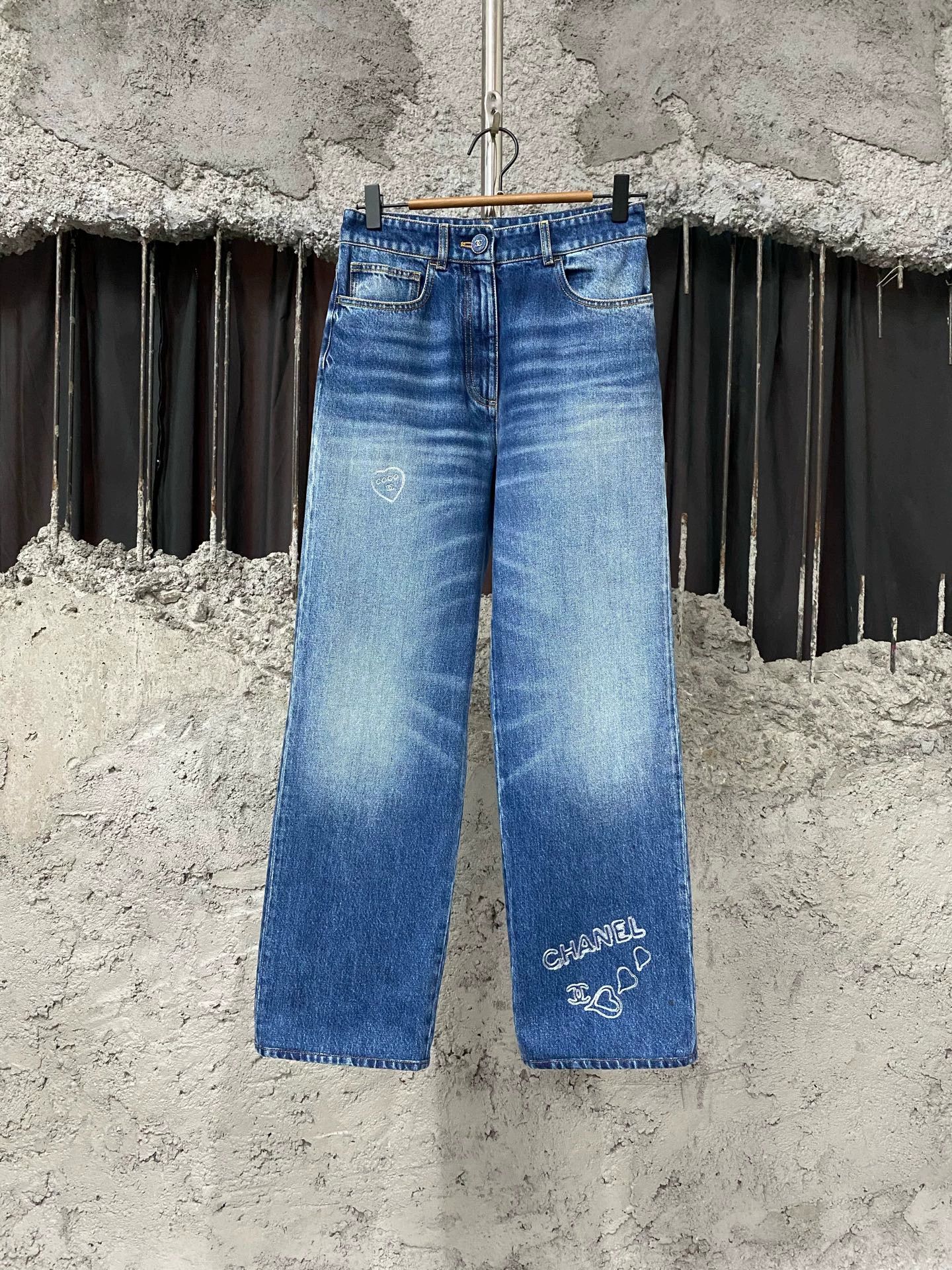 Chanel Chanel Jeans Size: 34 Condition: Brand New Size 34" / US 12 / IT 48 - 1 Thumbnail