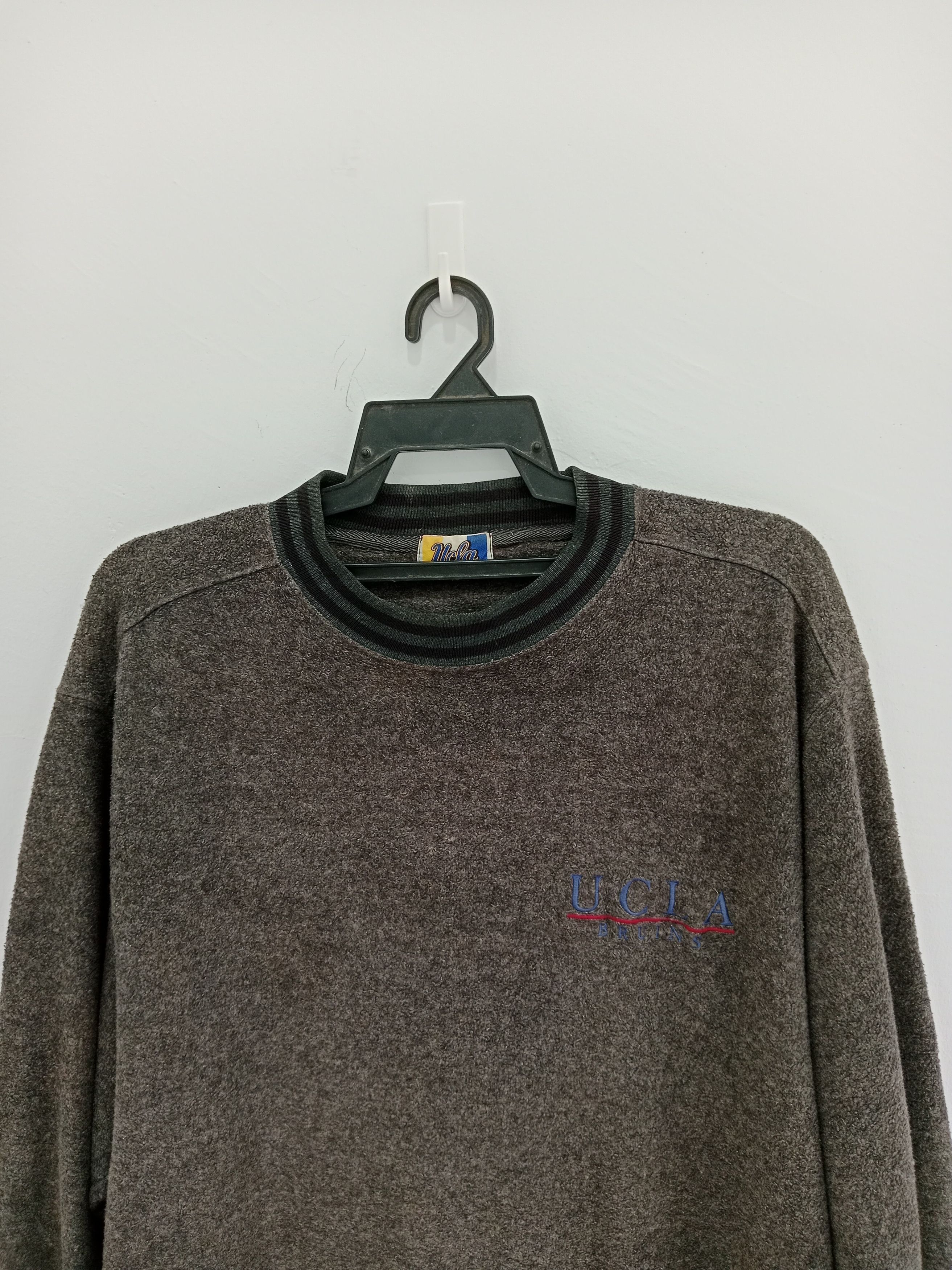 Vintage Vintage UCLA Bruins Sweatshirt Jumper Size US L / EU 52-54 / 3 - 5 Thumbnail