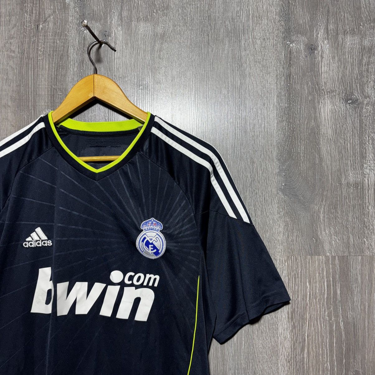 Adidas Vintage Adidas Real Madrid Soccer Jersey Home Shirt 2010-12 Size US M / EU 48-50 / 2 - 2 Thumbnail
