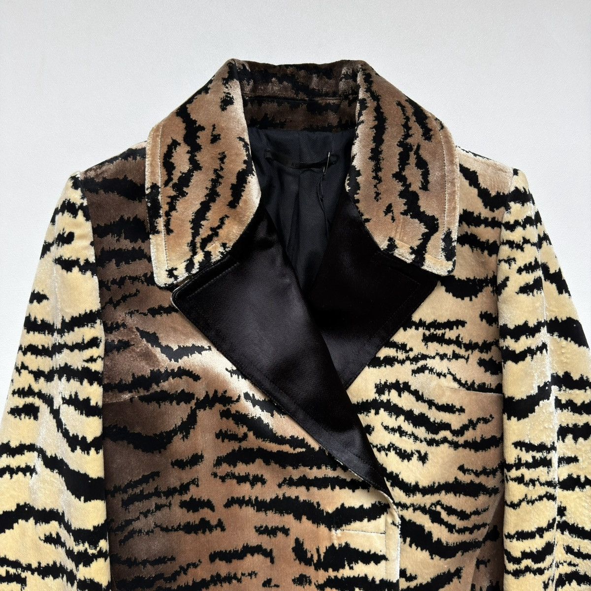 Haider Ackermann Tiger Stripe Velvet Overcoat Size S / US 4 / IT 40 - 4 Thumbnail