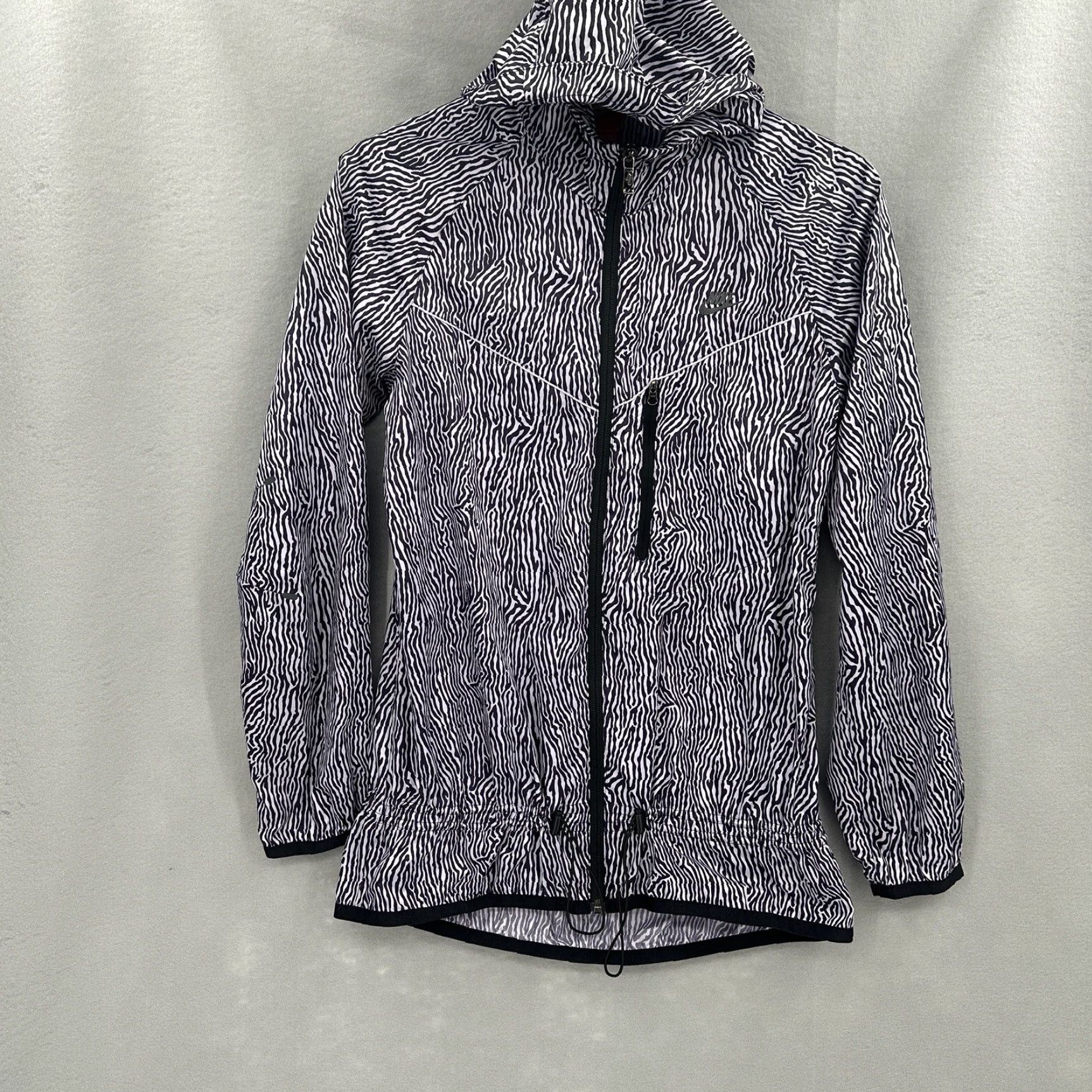 Nike Nike Windrunner Jacket Womens S Black Windbreaker, Windrunner, Hooded, Zip, Pockets, Lightweight, Running, Fall/Spring/Winter, Womens Size S / US 4 / IT 40 - 3 Thumbnail