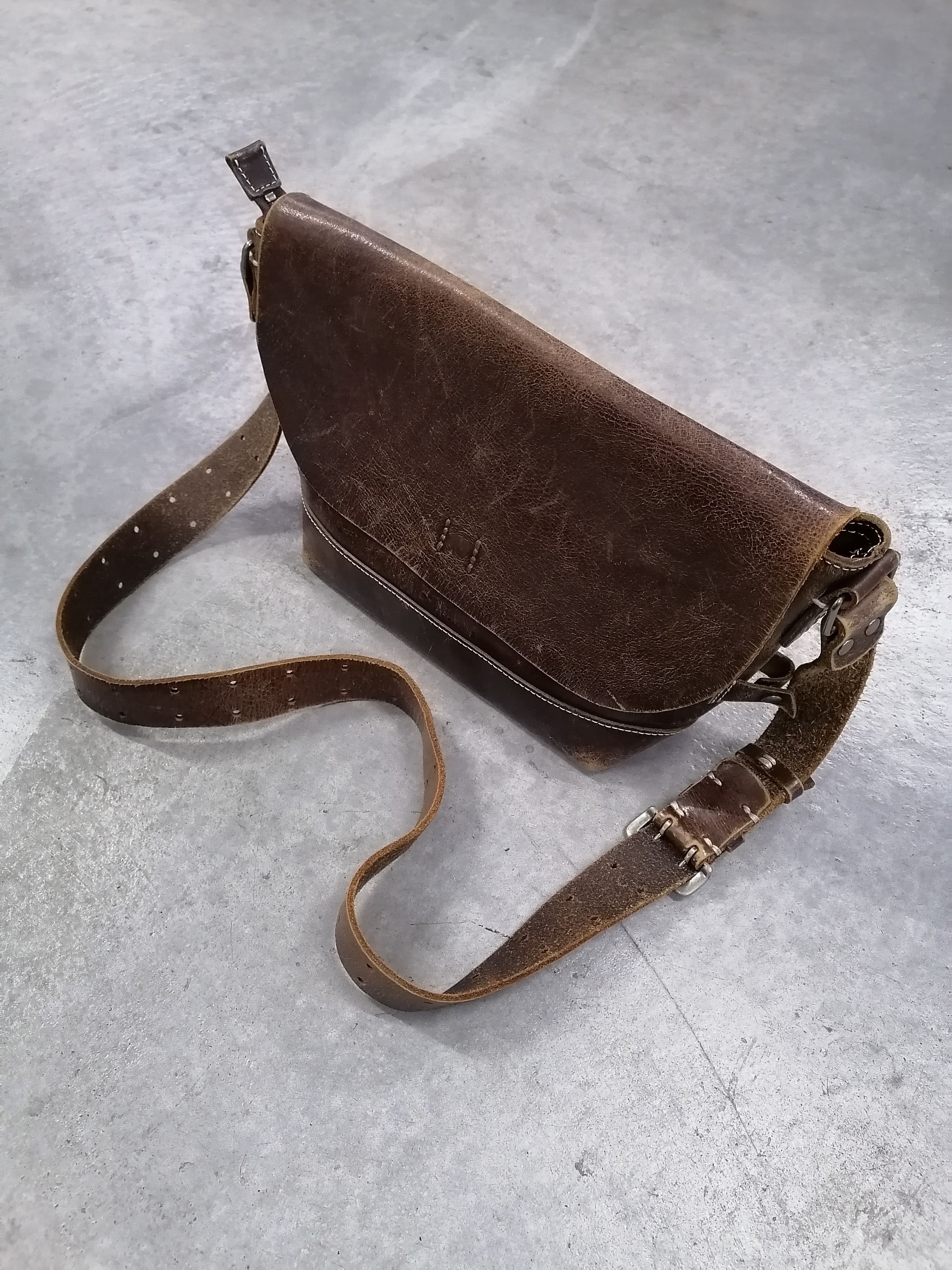 Japanese Brand H 1203 Mano Fece Japan Patina Leather Sling / Crossbody Bag Size ONE SIZE - 1 Thumbnail