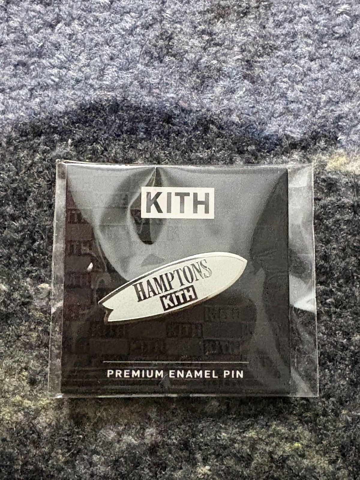 Kith Kith Hamptons Surfboard Pin Size ONE SIZE - 1 Thumbnail