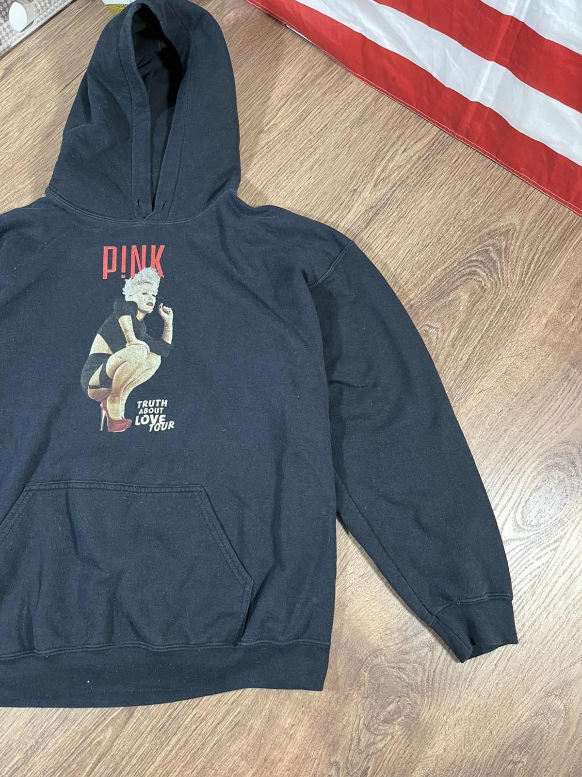 Pink Vintage Pink Truth About Love Tour 2013 Hoodie Size US L / EU 52-54 / 3 - 4 Thumbnail