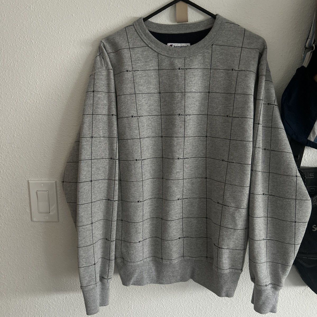 Champion Champion sweater gently used size m Size US M / EU 48-50 / 2 - 1 Thumbnail