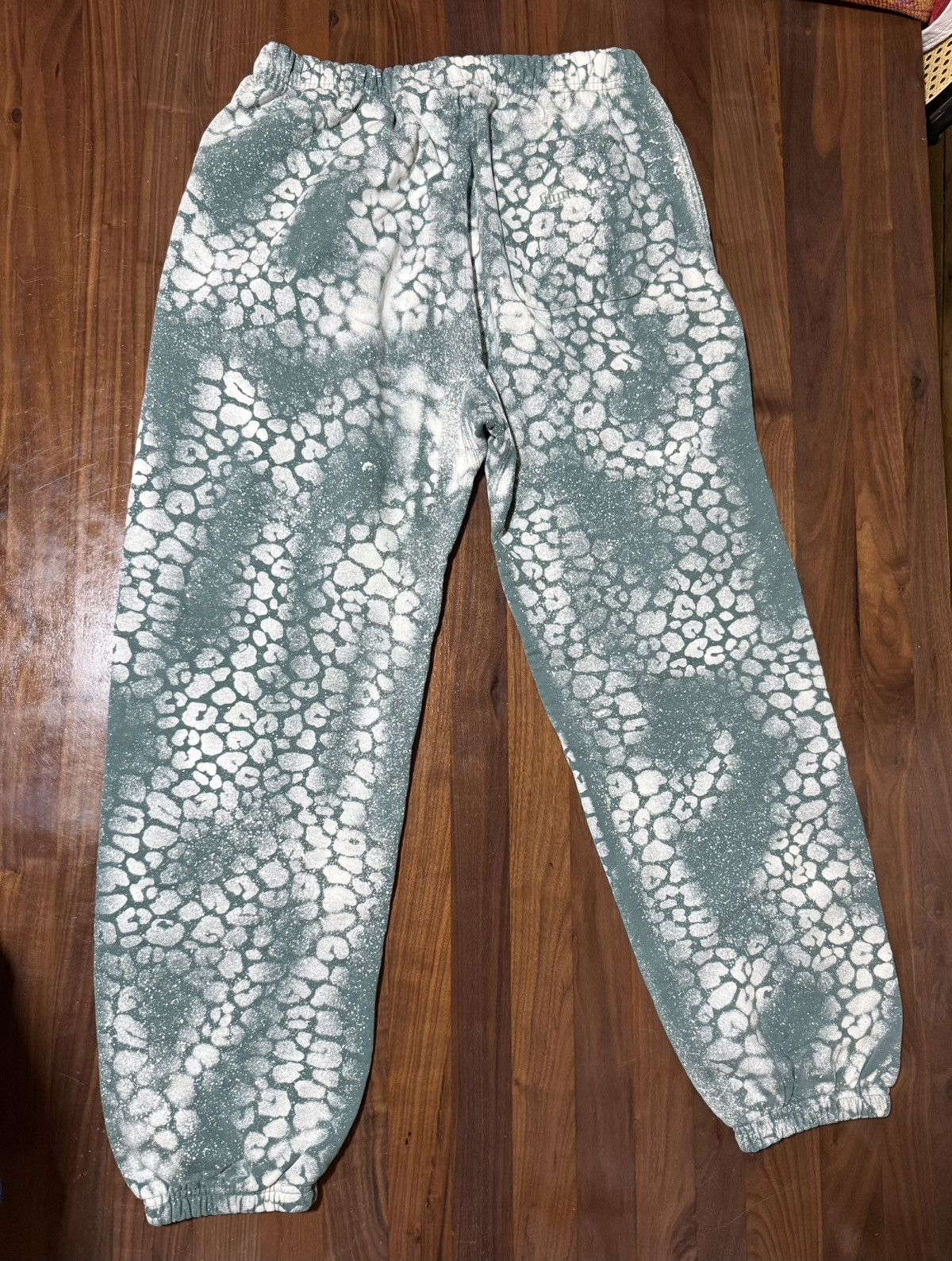 Supreme Supreme Bleached Leopard Sweatpants Cotton Joggers Sz Large Size US 34 / EU 50 - 7 Thumbnail