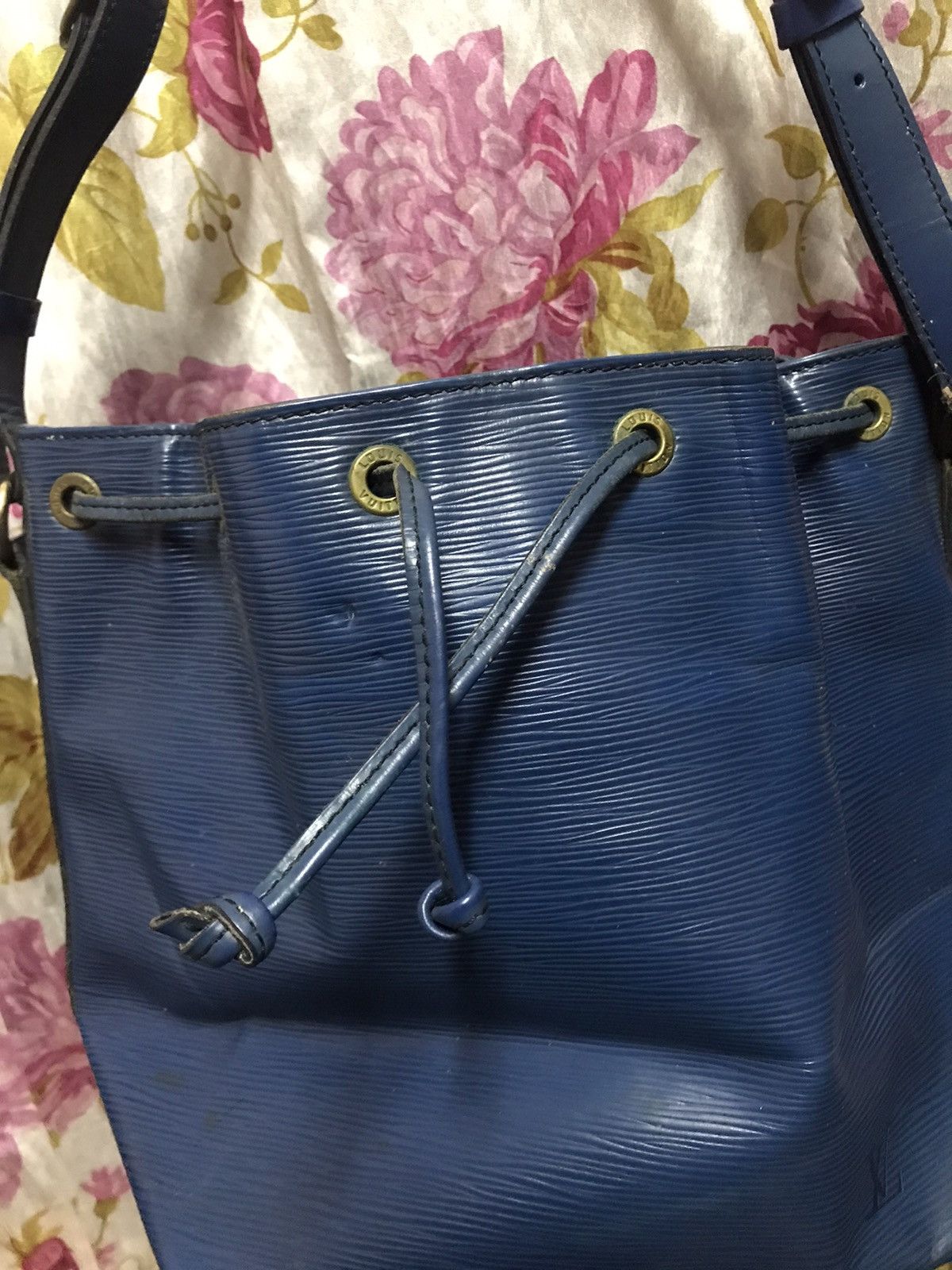 Louis Vuitton Authentic Louis Vuitton Epi Neo Size ONE SIZE - 10 Thumbnail