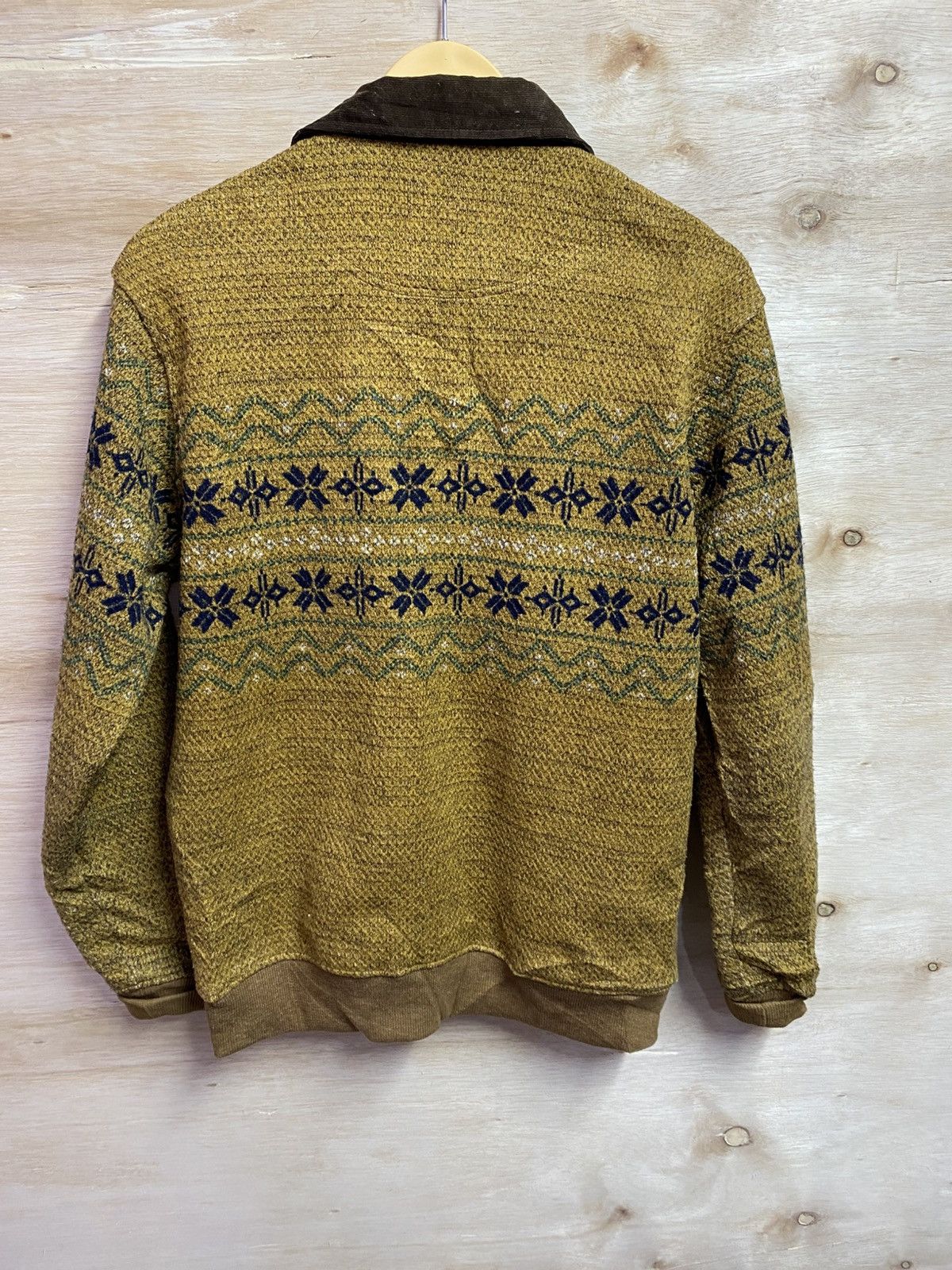 Playboy VYP long-sleeve polo sweatshirt pattern and corduroy collar. Size US XL / EU 56 / 4 - 6 Thumbnail