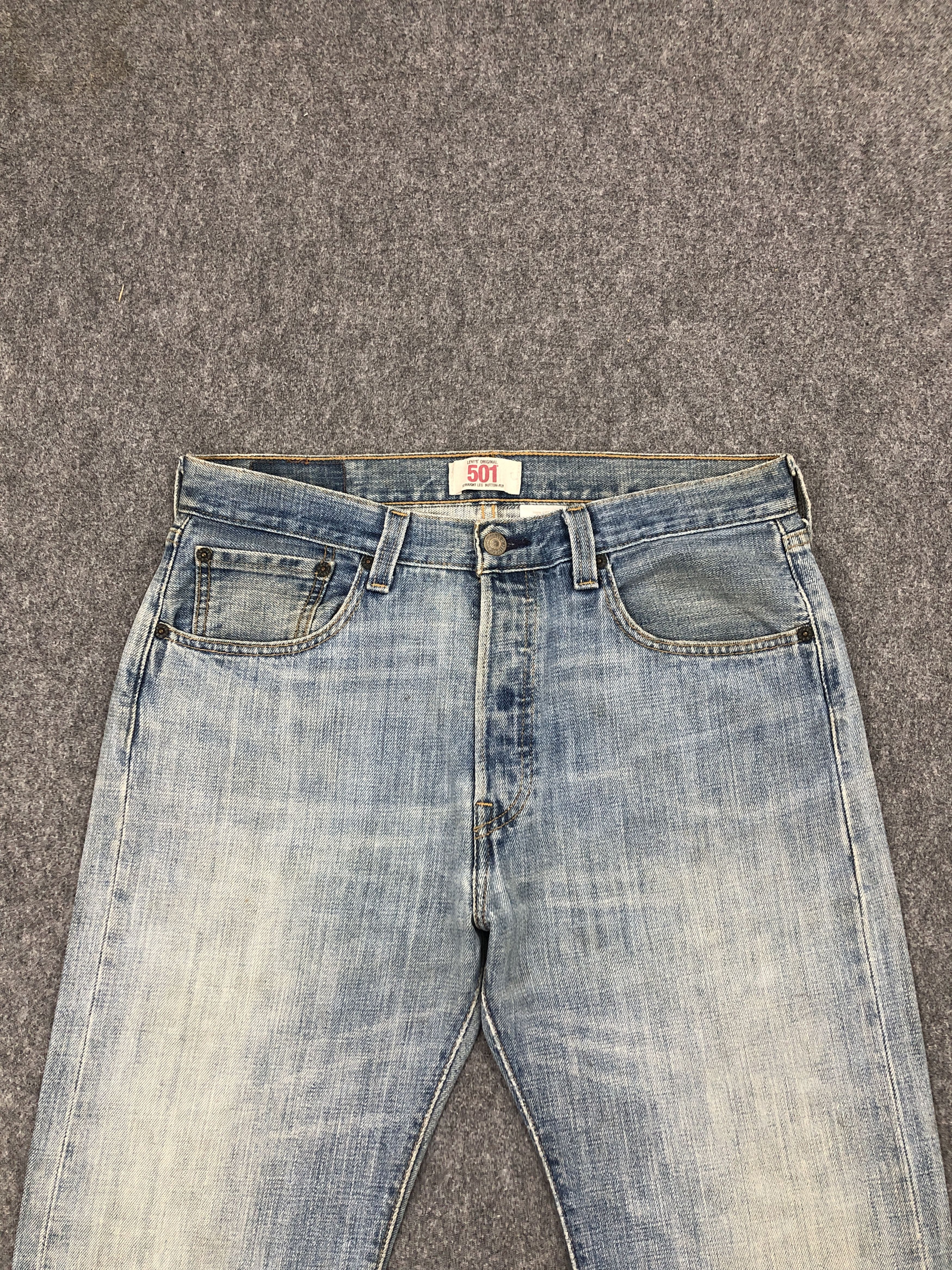 Levi's × Vintage Light Blue Washed Vintage Levis 501 Jeans Size US 32 / EU 48 - 2 Thumbnail