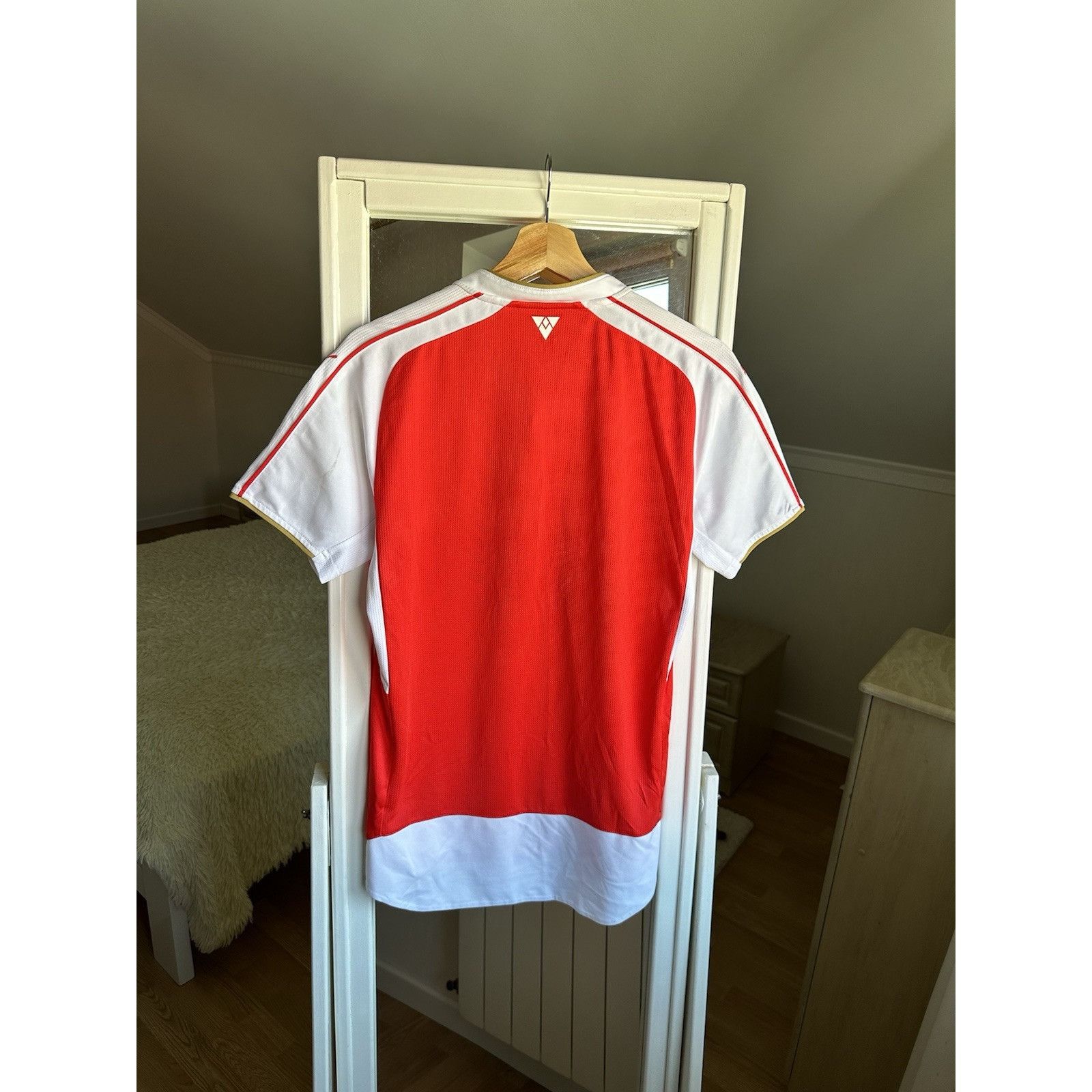 Puma ARSENAL 2015/16 HOME RED WHTE SHORT SLV PUMA SOCCER JERSEY F Size US S / EU 44-46 / 1 - 9 Thumbnail