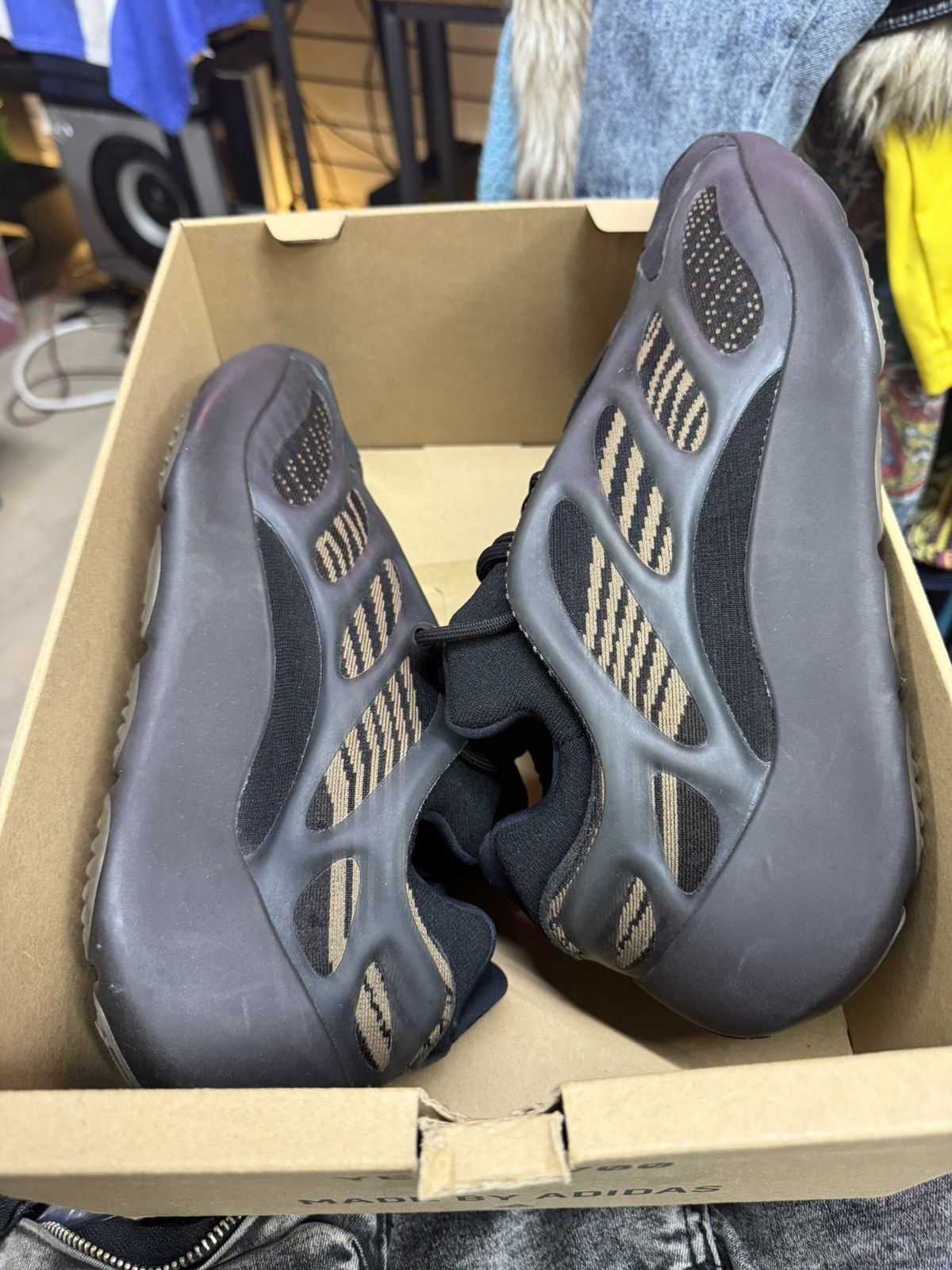 Yeezy Adidas Yeezy 700 V3 "Clay Brown" sneaker Size 11 Men’s Rare Size US 11 / EU 44 - 5 Thumbnail