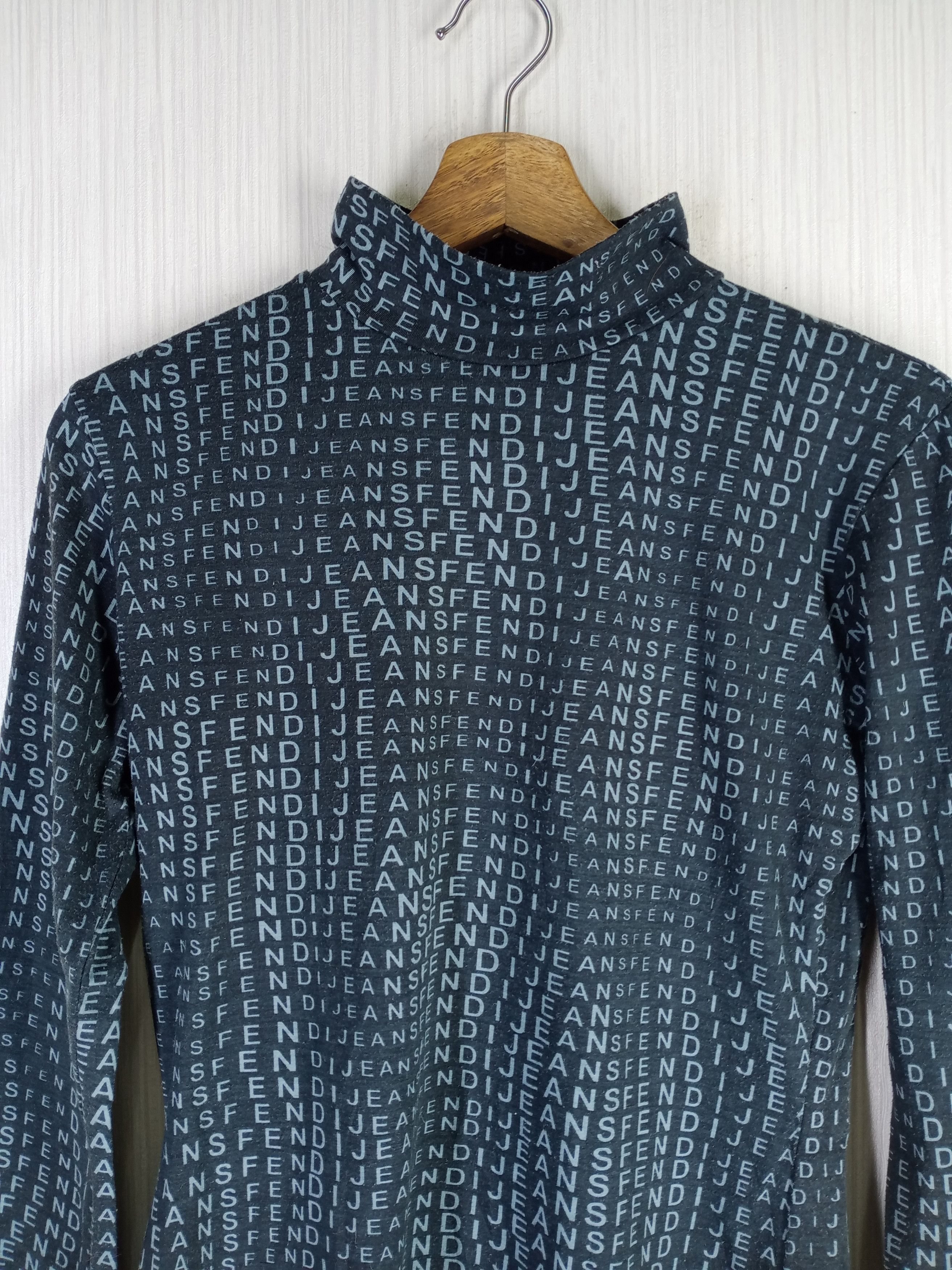 Fendi Vintage Fendi 3D Logo Fullprint Turtle Neck Long Sleeve Tee Size S / US 4 / IT 40 - 1 Thumbnail