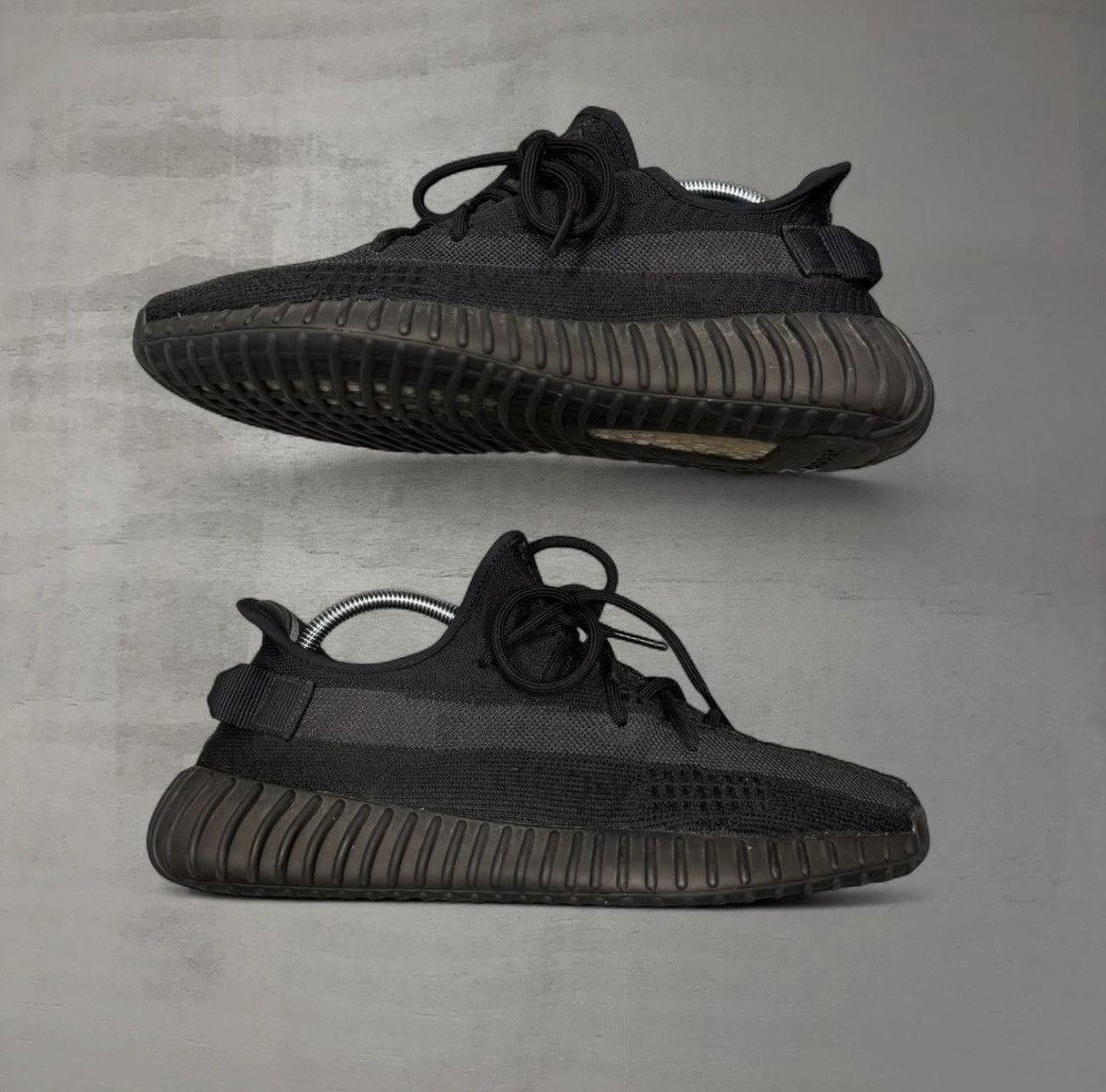 Yeezy Adidas Yeezy Boost 350 V2 Onyx / HQ4540 Black Sneakers Size US 9.5 / EU 42-43 - 1 Thumbnail