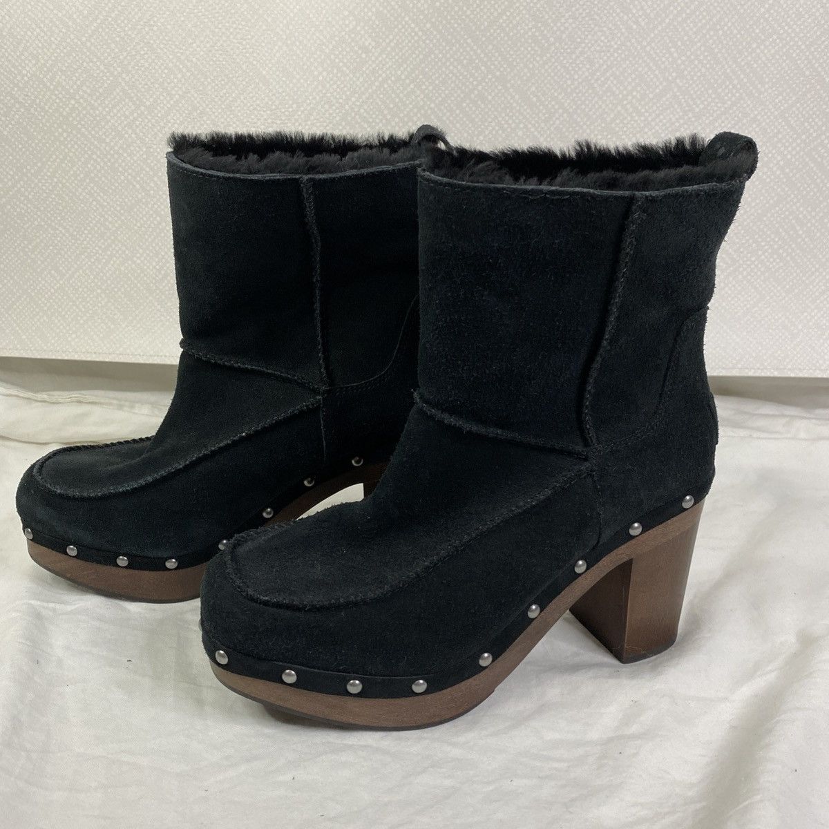 Ugg UGG Kouri Suede Sheepskin Clog Boots Women Black Sz 9 EUC Size US 9 / IT 39 - 2 Thumbnail