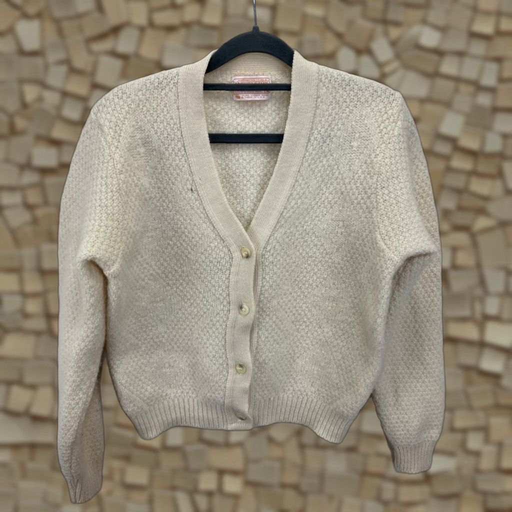 Pendleton VINTAGE Pendleton Women's V Neck Cardigan Sweater 100% Pure Virgin Wool Sz M Ivory 1970s Secretary/Geek Mens? Size M / US 6-8 / IT 42-44 - 1 Thumbnail