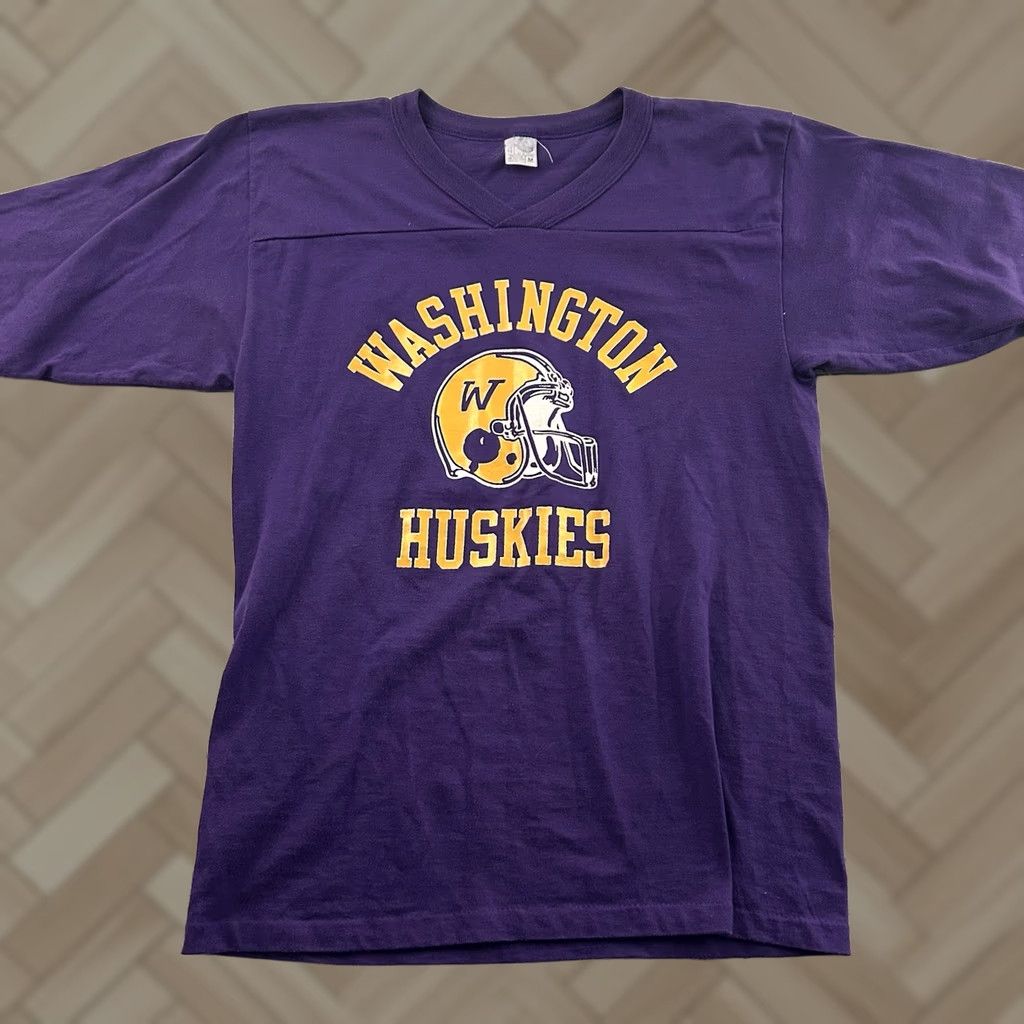 Vintage Vintage Washington Huskies Short Sleeve V Neck T Shirt Men's M Purple Size US M / EU 48-50 / 2 - 1 Thumbnail