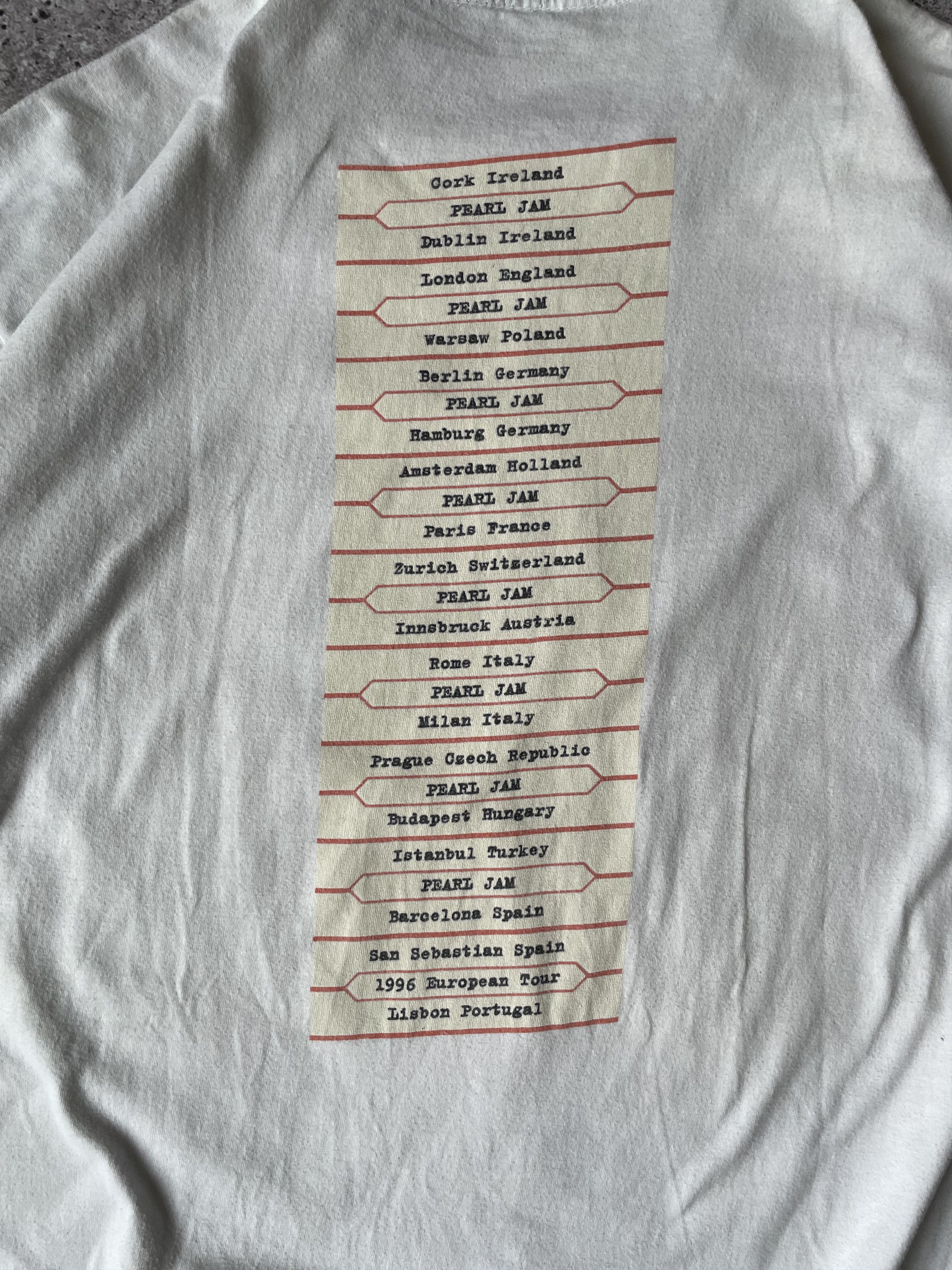 Vintage Vintage 1996 Pearl Jam European Tour T-Shirt Ames Bros Size US L / EU 52-54 / 3 - 9 Thumbnail